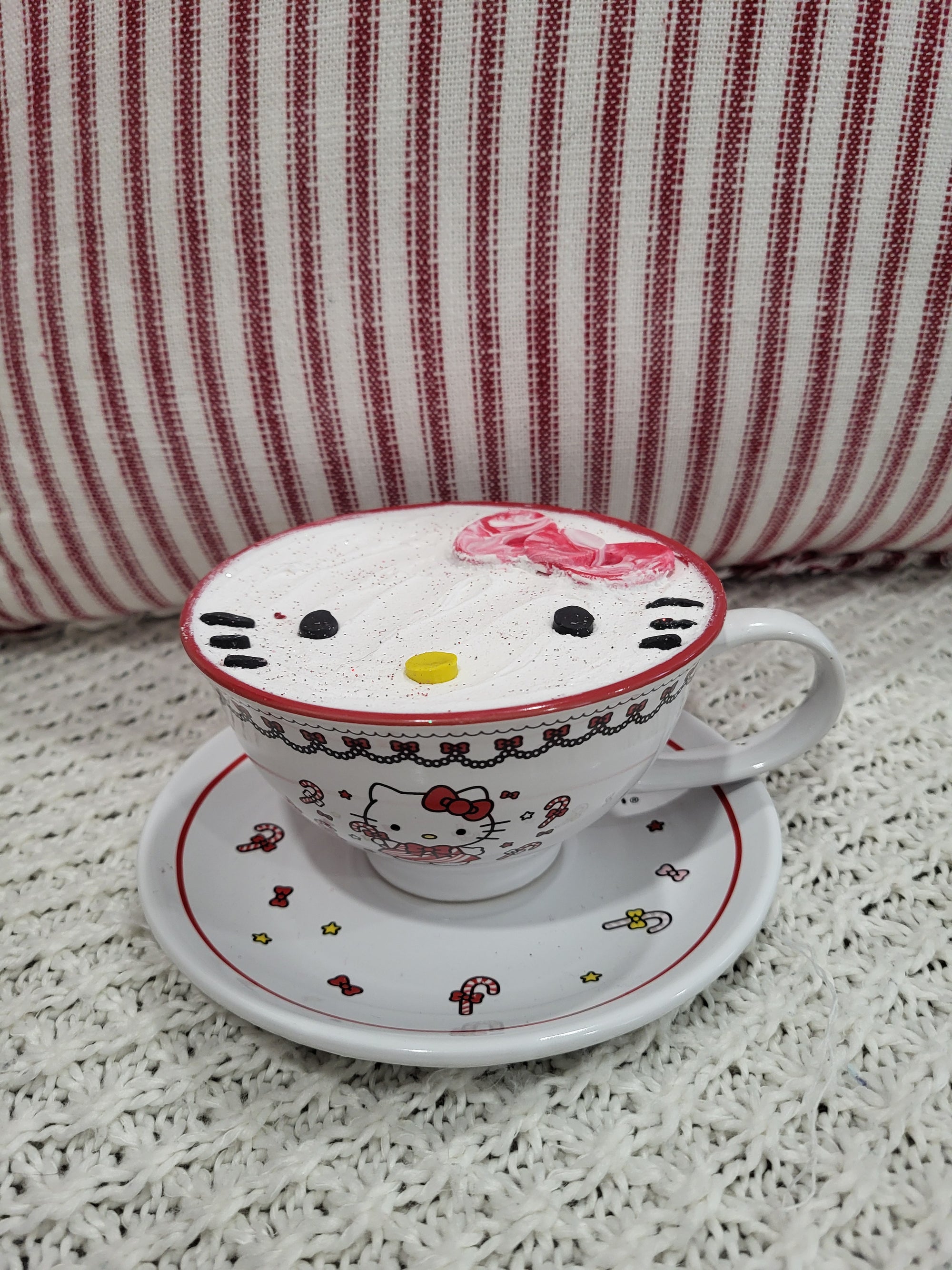 Pip Posh Design Faux Sweet Décor Hello Kitty Face & Peppermint Tea Cup Holiday Collection