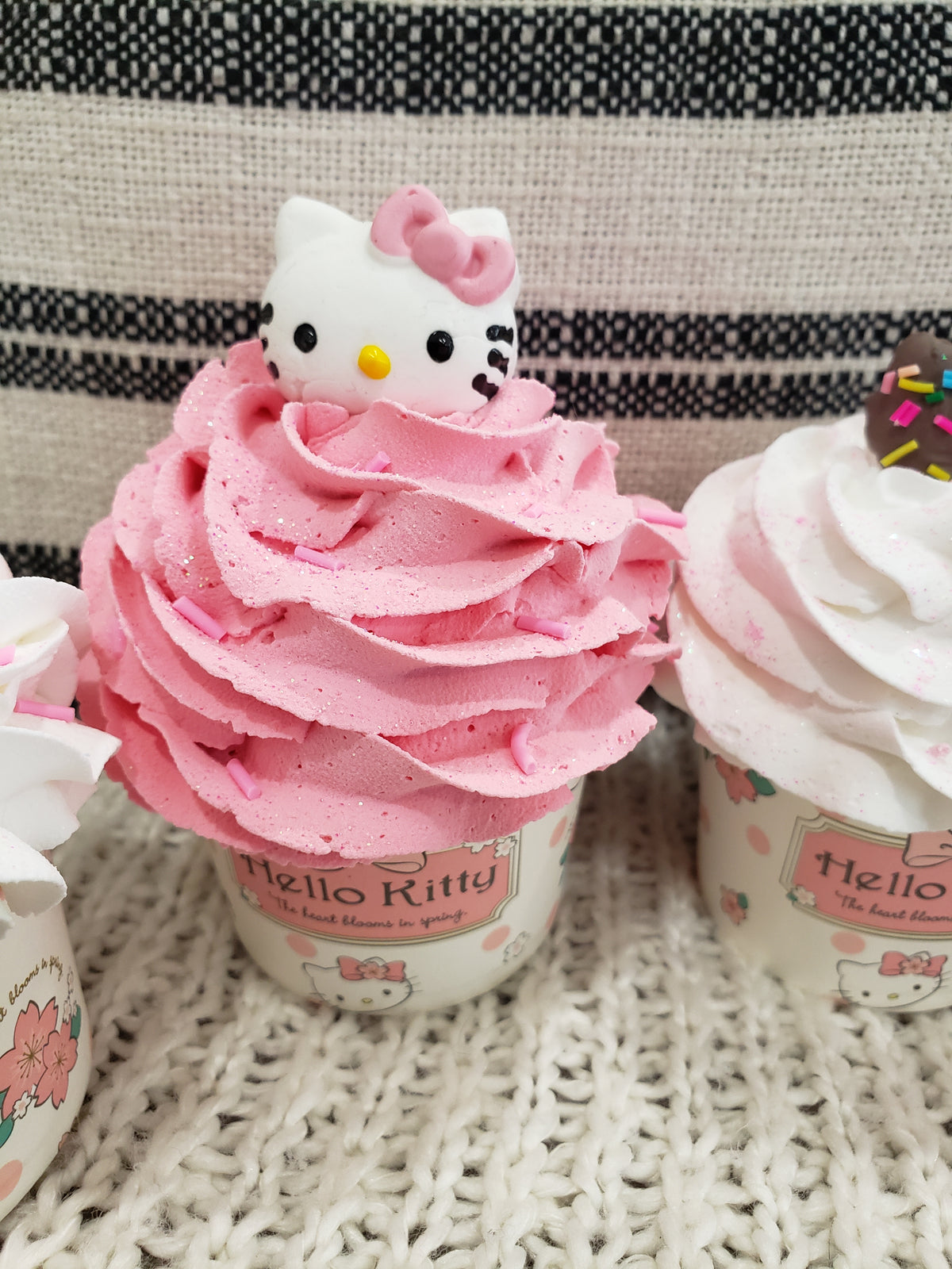 Pip Posh Design Faux Sweet Décor Classic Hello Kitty Assorted Cupcake Set Of 4 Hk Bakery Collection