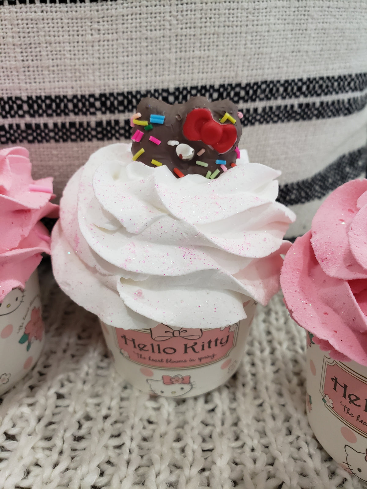 Pip Posh Design Faux Sweet Décor Classic Hello Kitty Assorted Cupcake Set Of 4 Hk Bakery Collection