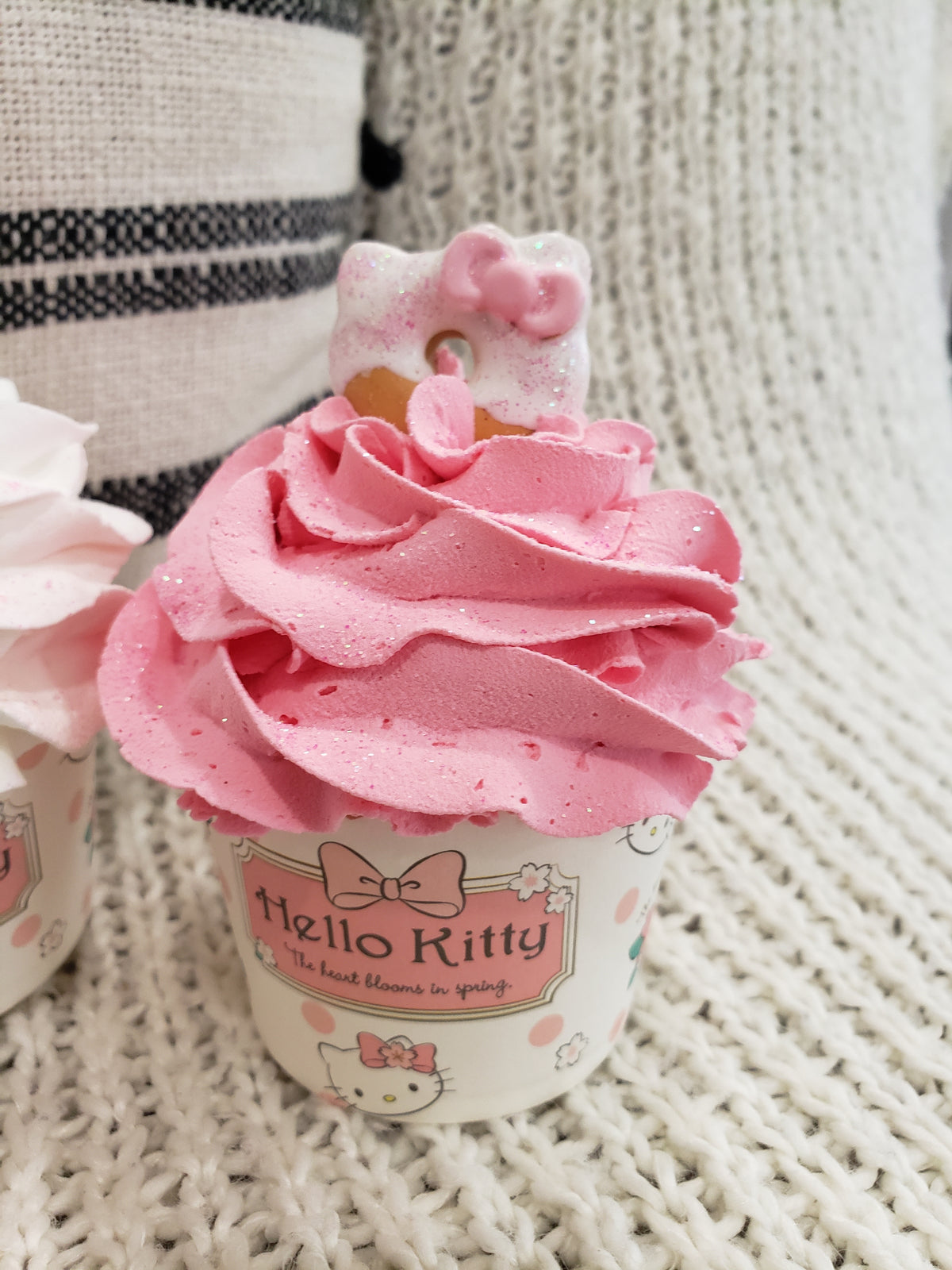 Pip Posh Design Faux Sweet Décor Classic Hello Kitty Assorted Cupcake Set Of 4 Hk Bakery Collection