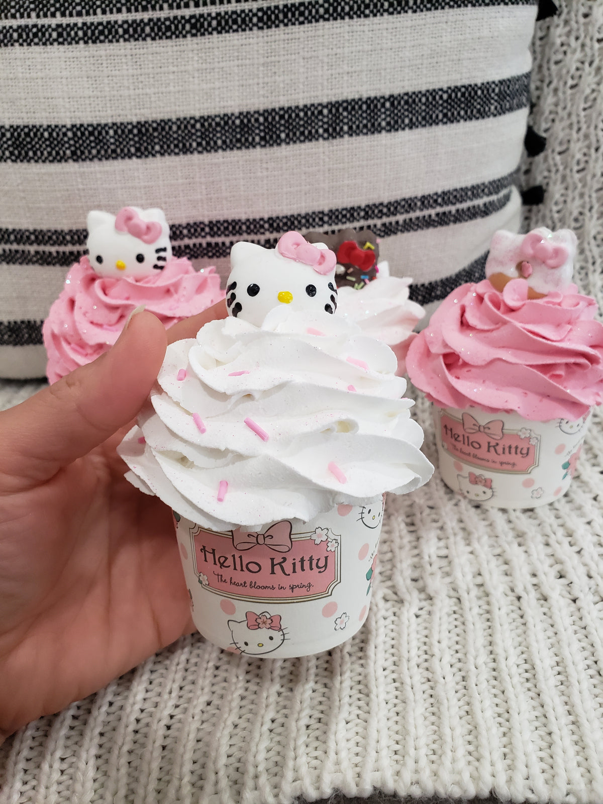 Pip Posh Design Faux Sweet Décor Classic Hello Kitty Assorted Cupcake Set Of 4 Hk Bakery Collection
