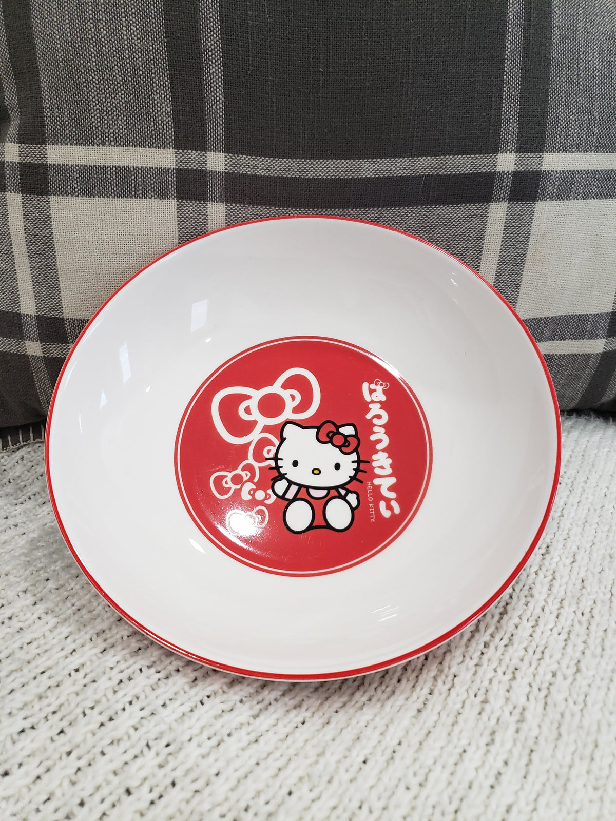 Hello Kitty Classic Red &amp; White Round Dish 46 Oz Hk Collection