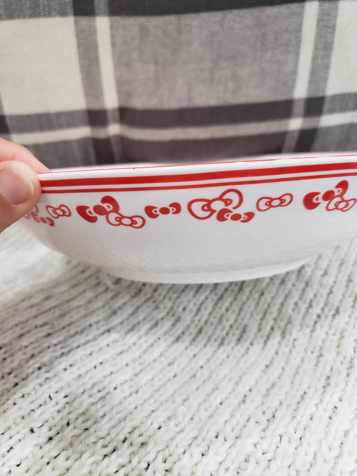 Hello Kitty Classic Red &amp; White Round Dish 46 Oz Hk Collection