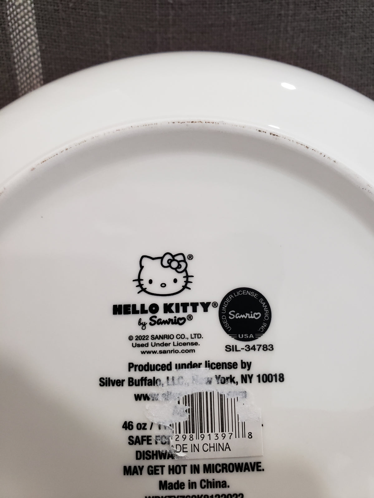 Hello Kitty Classic Red &amp; White Round Dish 46 Oz Hk Collection