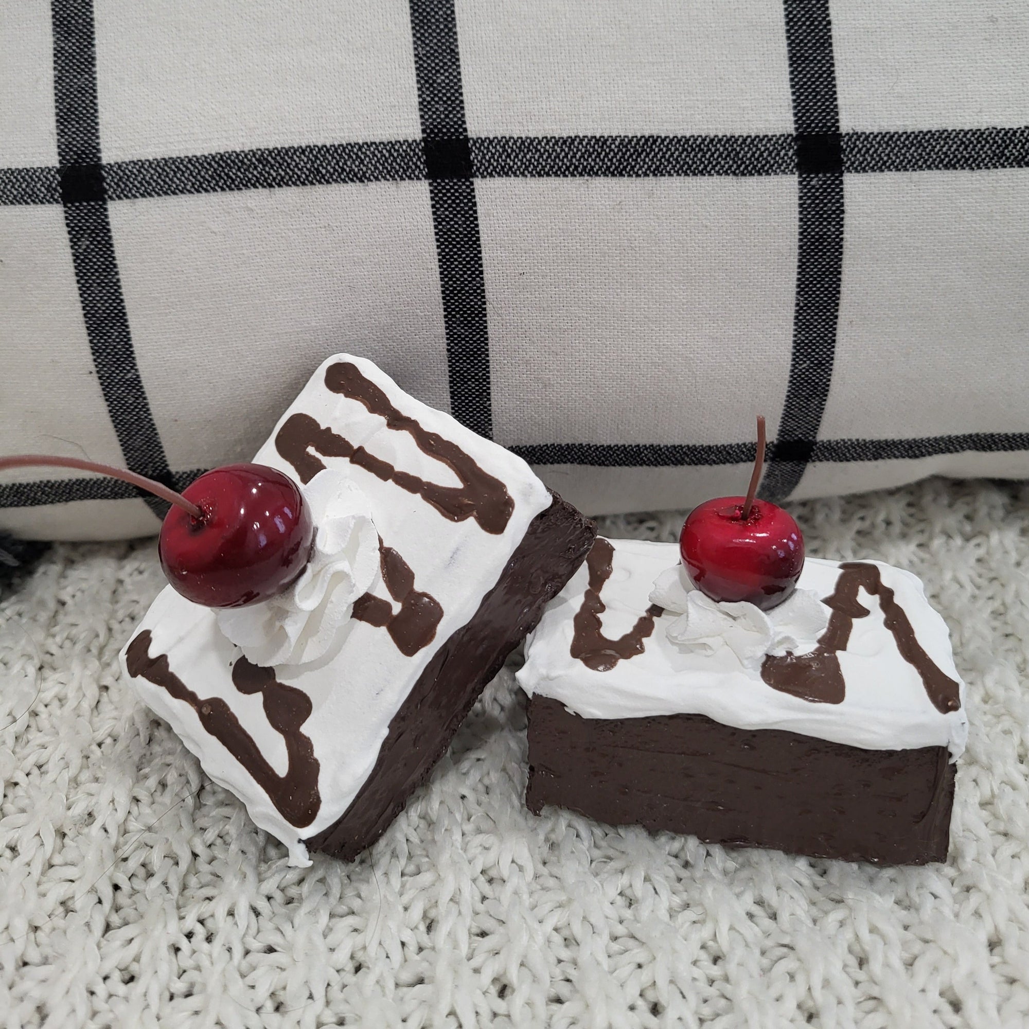 Pip Posh Design Faux Sweet Décor Whipped Cherry Chocolate Drizzle Brownies Set Of 2 Bakery Collection