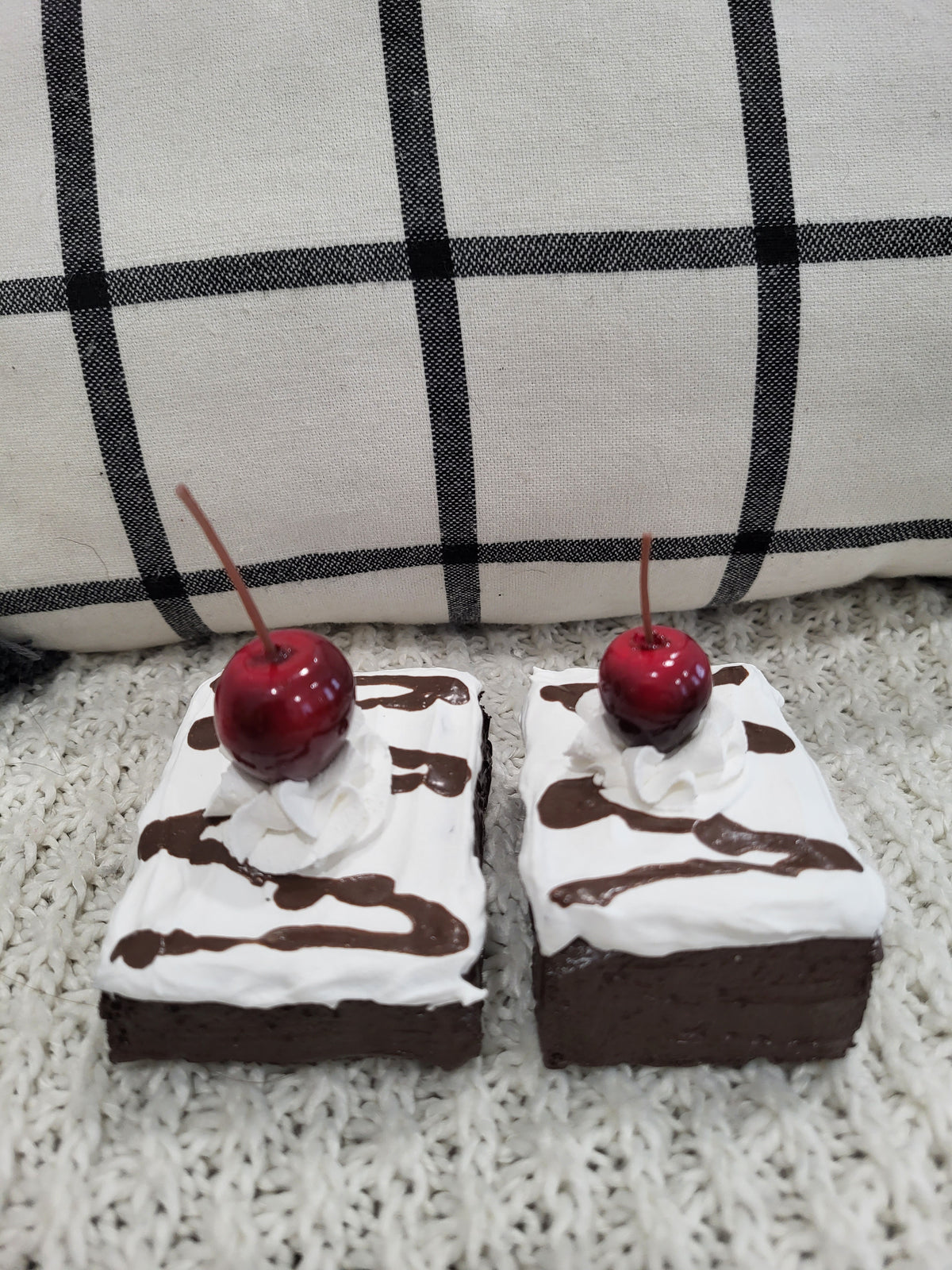 Pip Posh Design Faux Sweet Décor Whipped Cherry Chocolate Drizzle Brownies Set Of 2 Bakery Collection