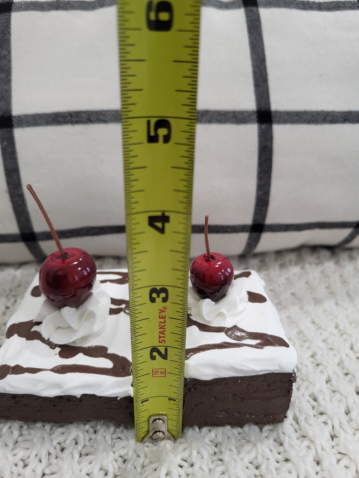 Pip Posh Design Faux Sweet Décor Whipped Cherry Chocolate Drizzle Brownies Set Of 2 Bakery Collection