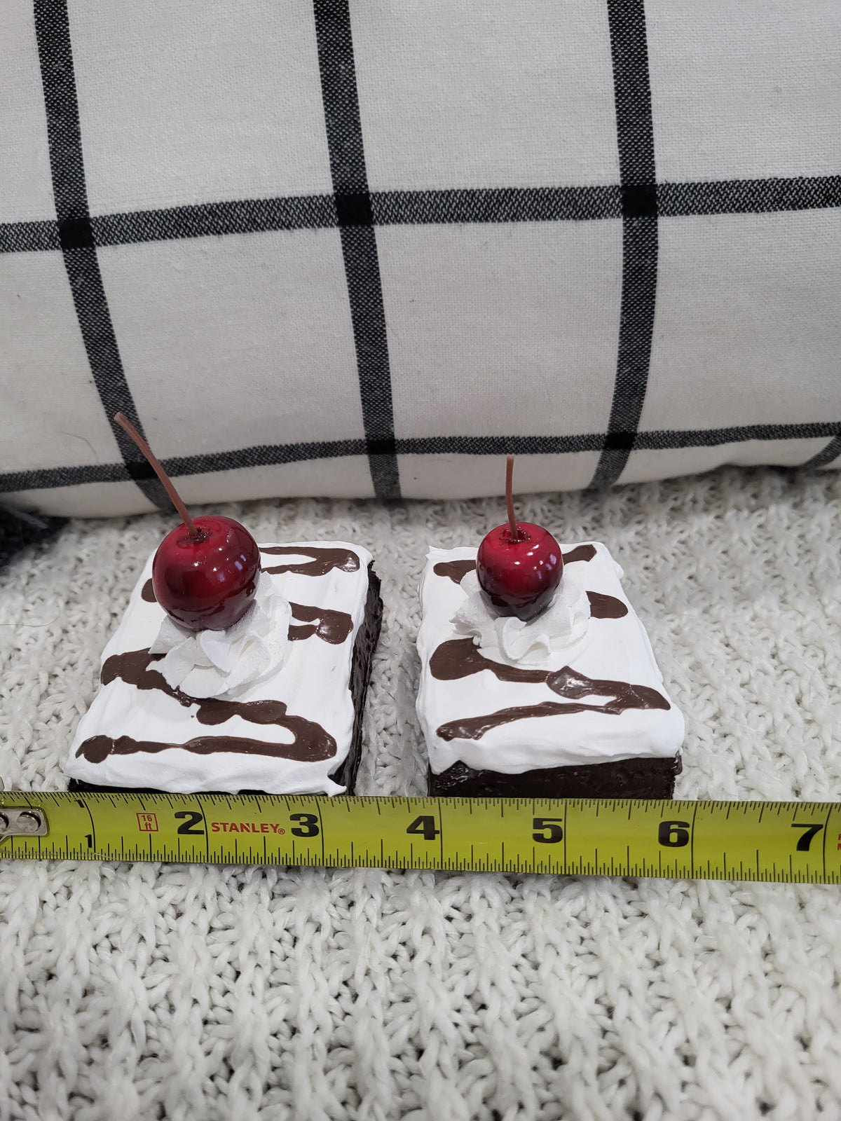 Pip Posh Design Faux Sweet Décor Whipped Cherry Chocolate Drizzle Brownies Set Of 2 Bakery Collection