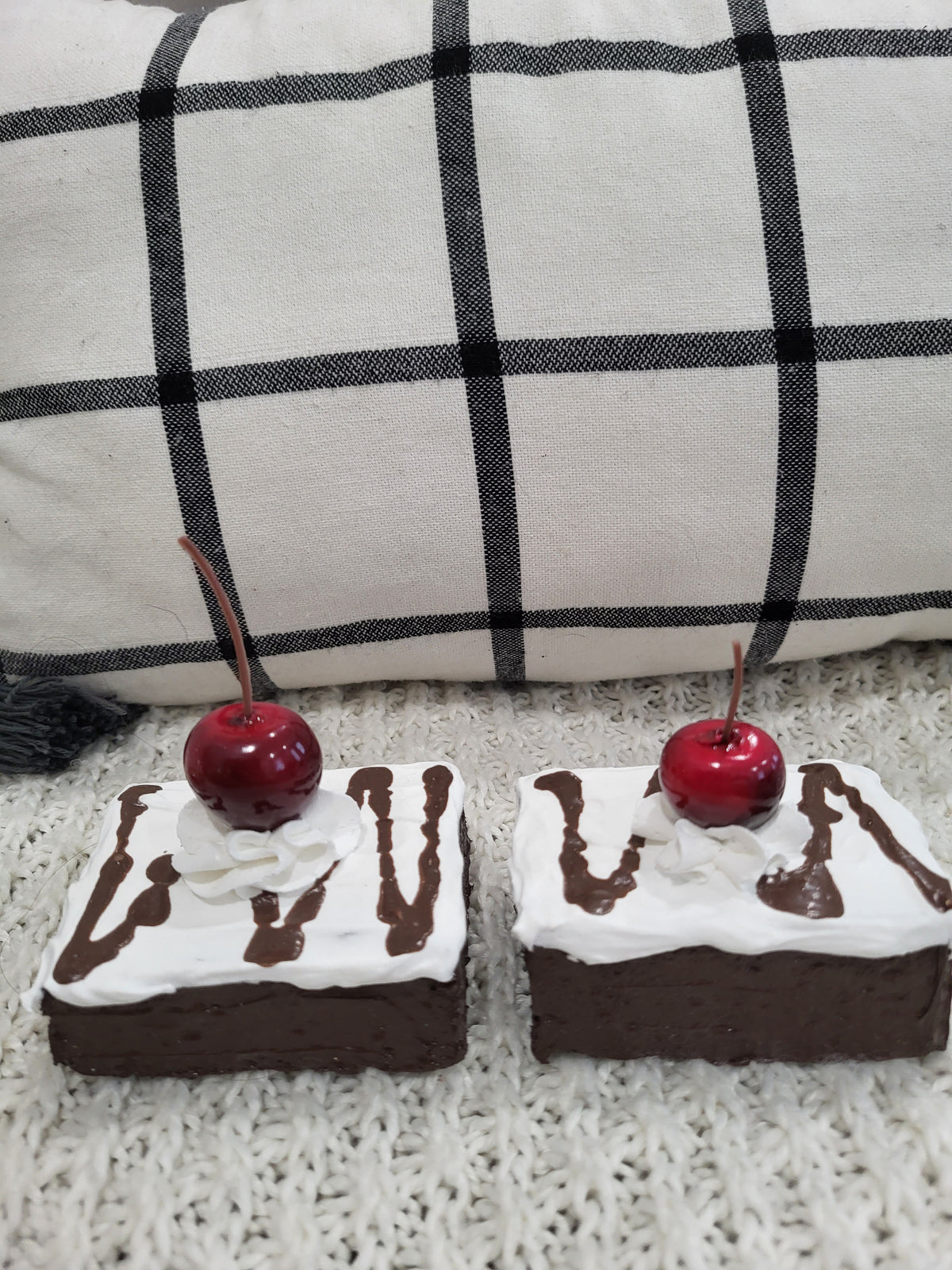 Pip Posh Design Faux Sweet Décor Whipped Cherry Chocolate Drizzle Brownies Set Of 2 Bakery Collection