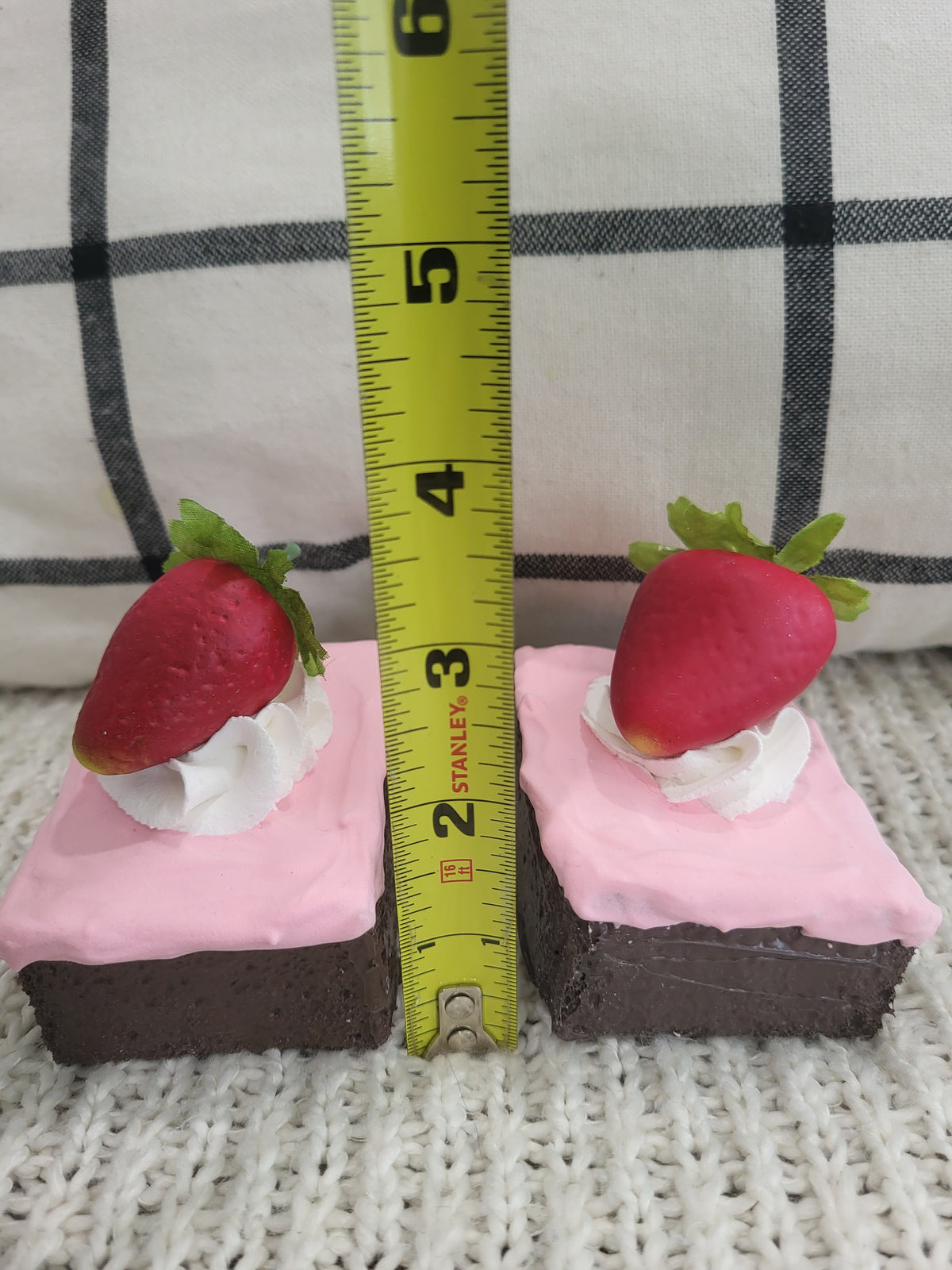 Pip Posh Design Faux Sweet Décor Strawberry Frosted Strawberry On Top Brownies Set Of 2 Bakery Collection