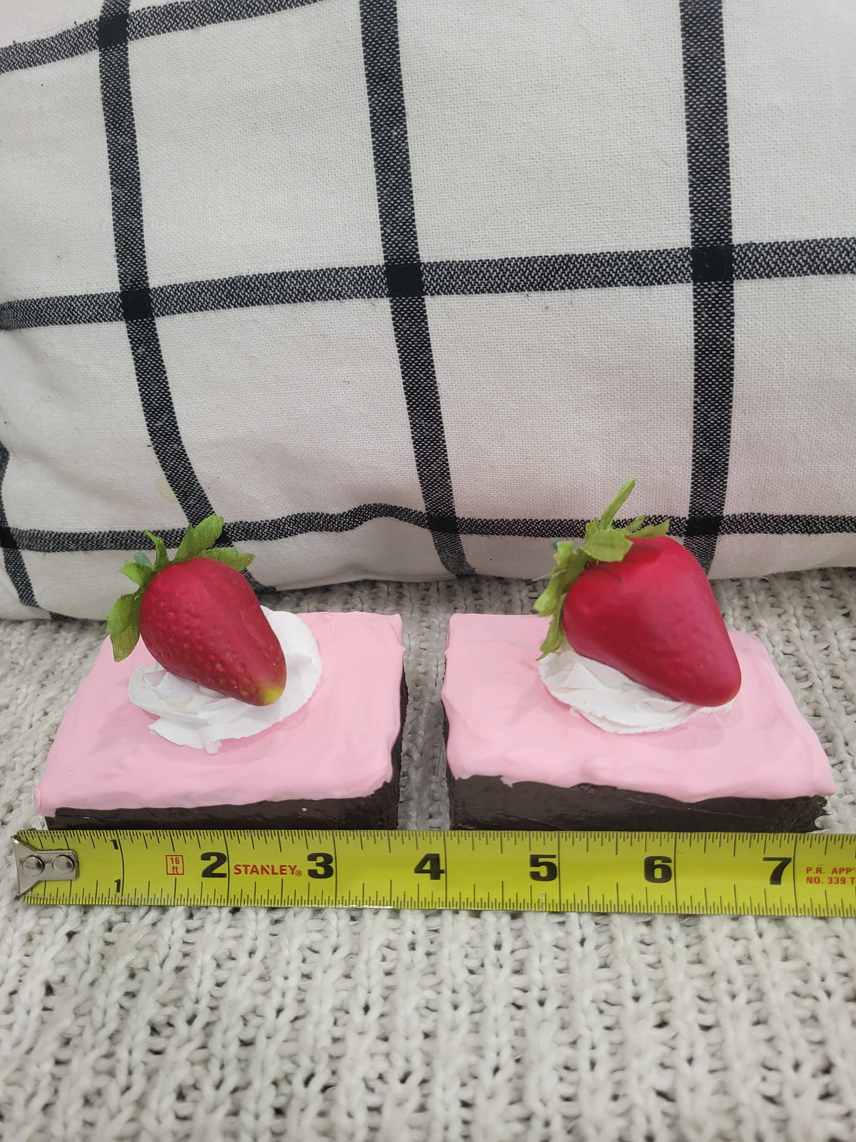 Pip Posh Design Faux Sweet Décor Strawberry Frosted Strawberry On Top Brownies Set Of 2 Bakery Collection