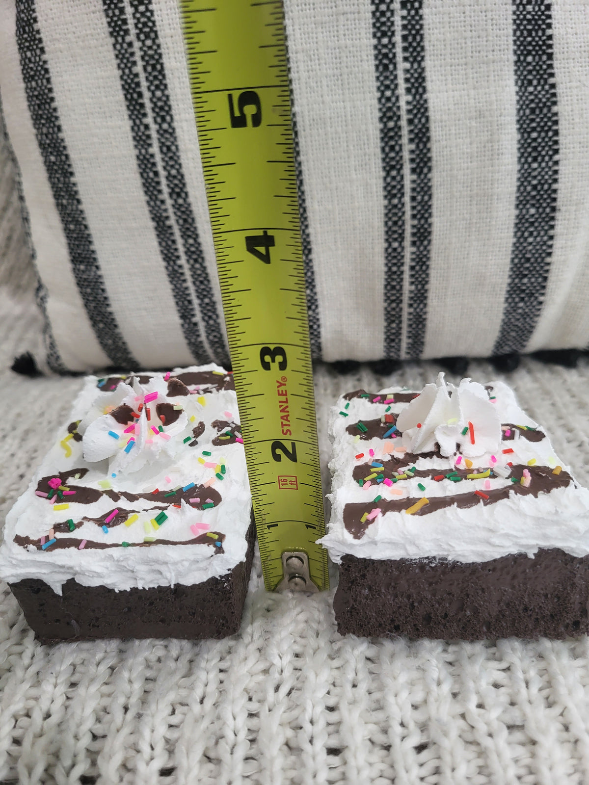 Pip Posh Design Faux Sweet Décor Whipped Chocolate Drizzle Confetti Brownies Set Of 2 Bakery Collection