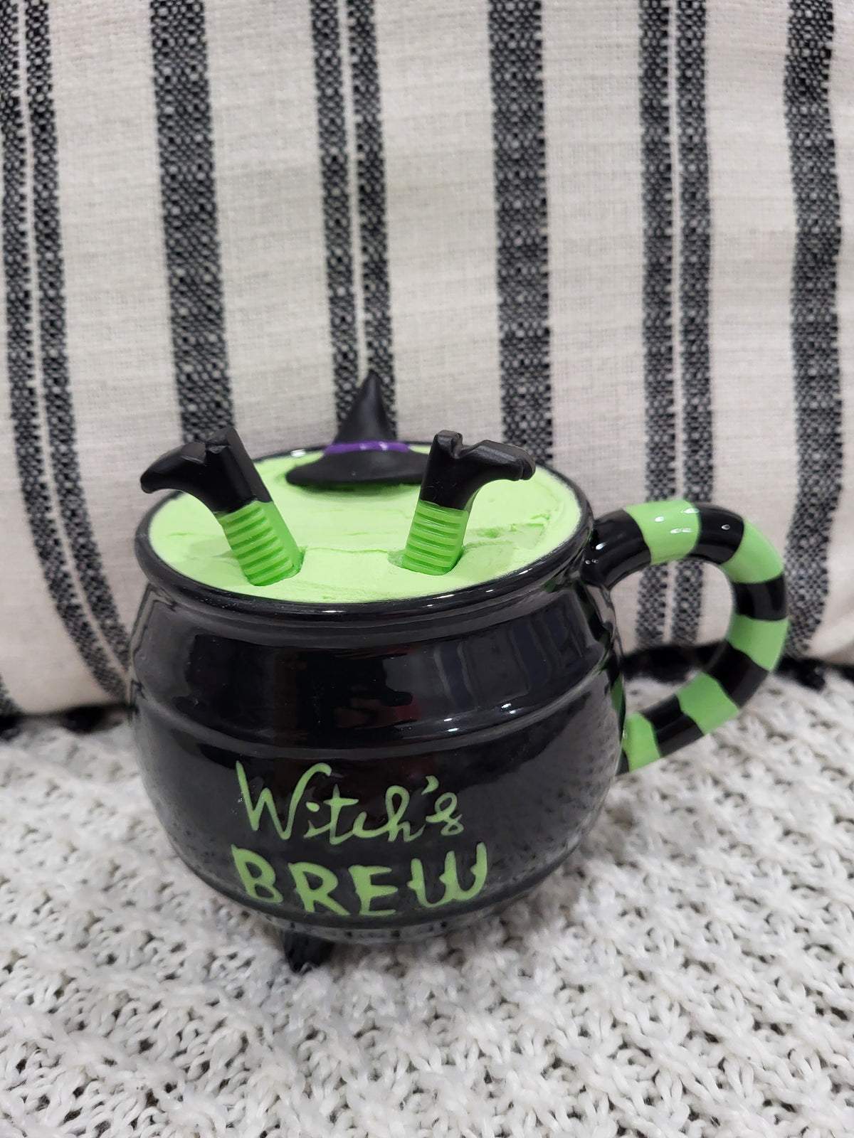 Pip Posh Design Faux Sweet Décor Green Witch Brew &amp; &quot;Witch&#39;s Brew&quot; Black Cauldron Mug Halloween Collection