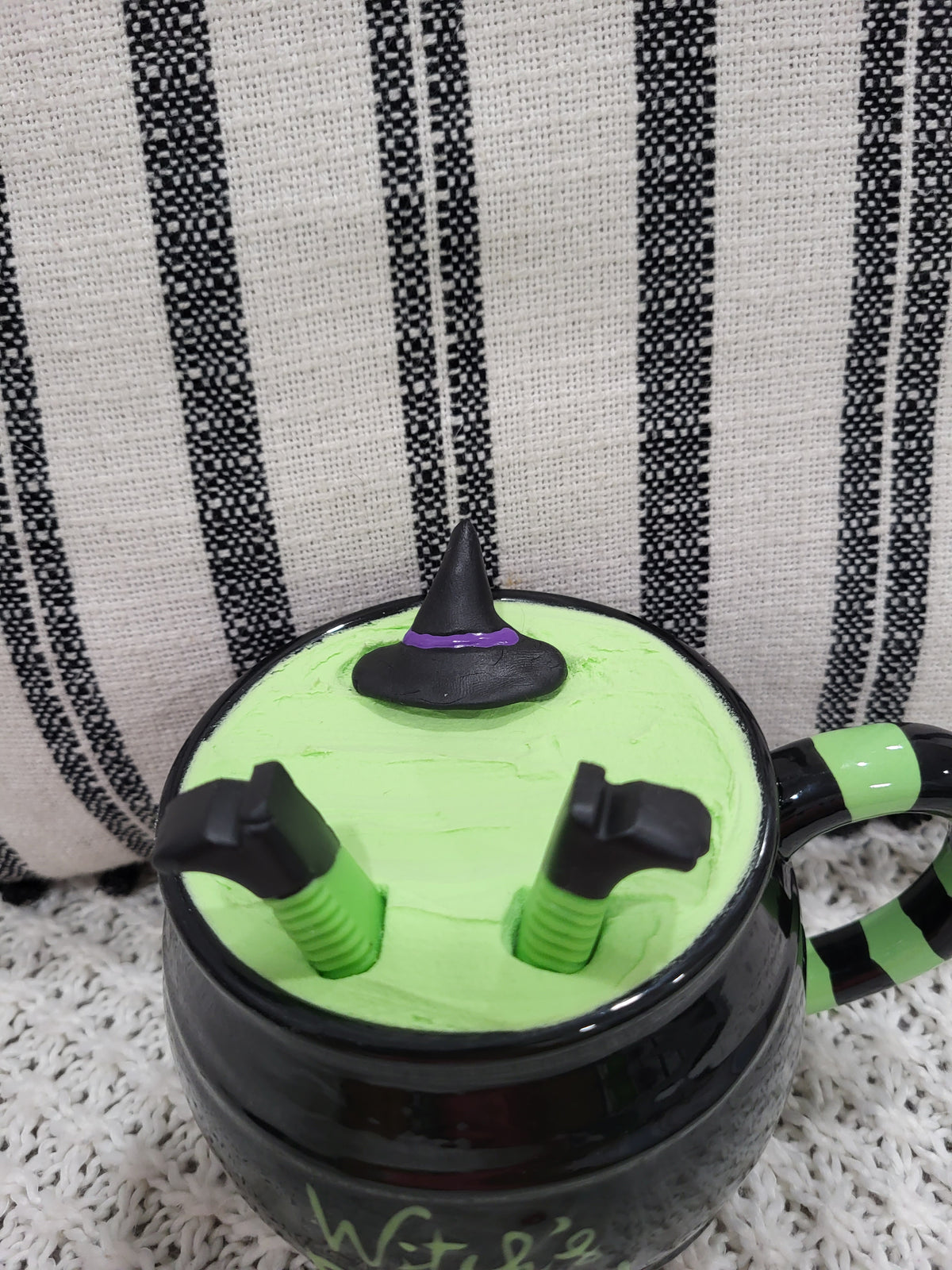 Pip Posh Design Faux Sweet Décor Green Witch Brew &amp; &quot;Witch&#39;s Brew&quot; Black Cauldron Mug Halloween Collection