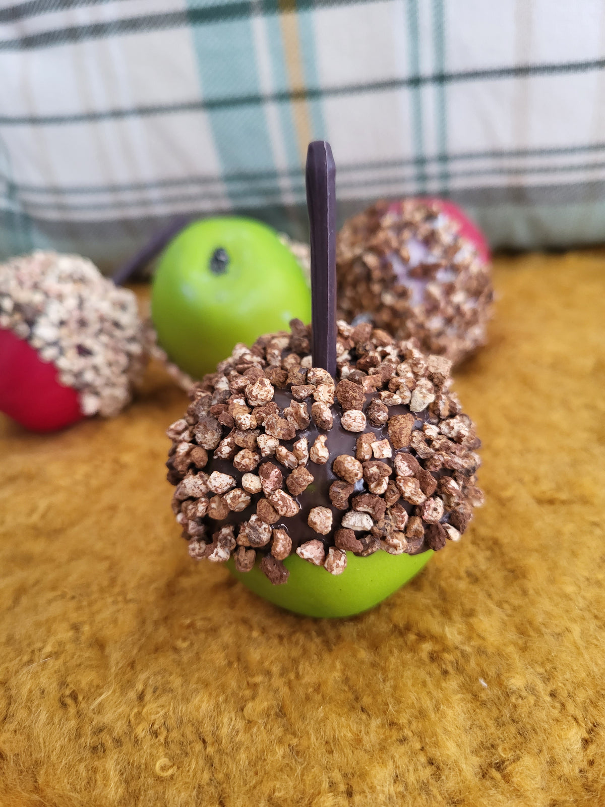 Pip Posh Design Faux Sweet Décor Chocolate &amp; Vanilla Dipped Nutty Candy Apples Set Of 4 Fall Collection