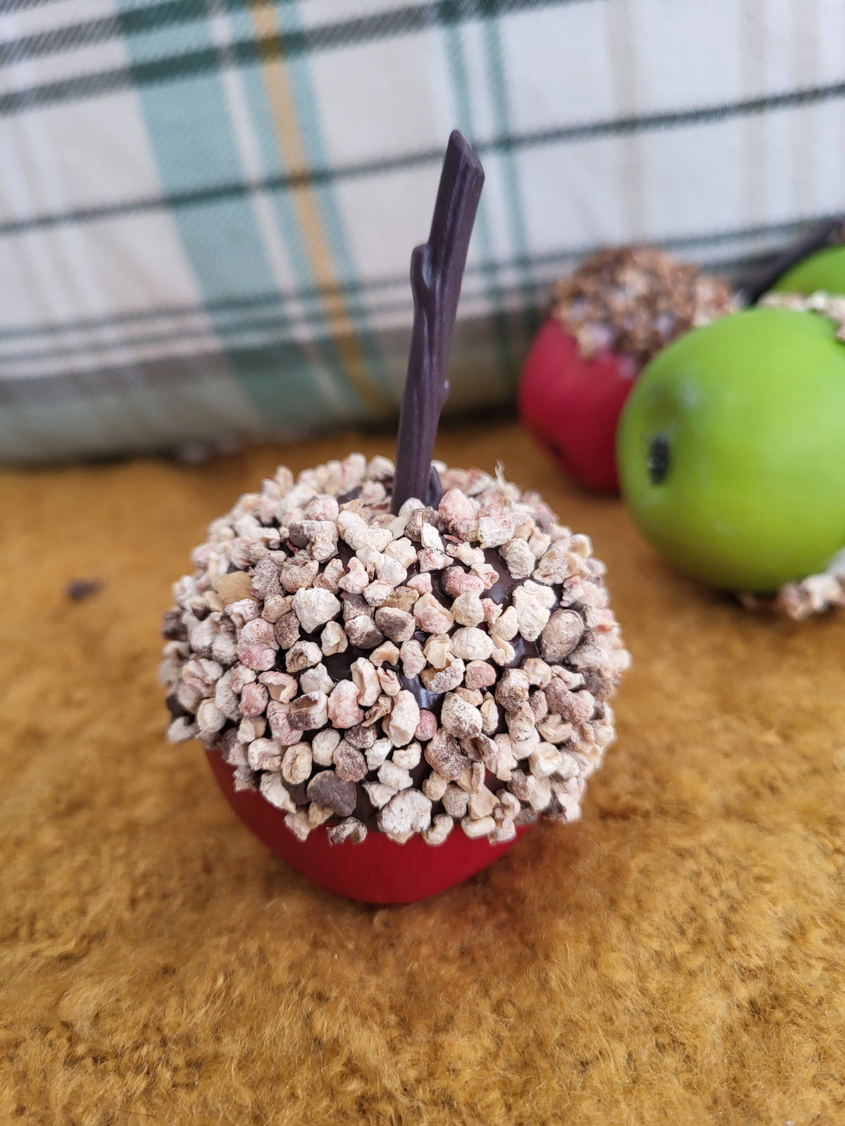 Pip Posh Design Faux Sweet Décor Chocolate &amp; Vanilla Dipped Nutty Candy Apples Set Of 4 Fall Collection