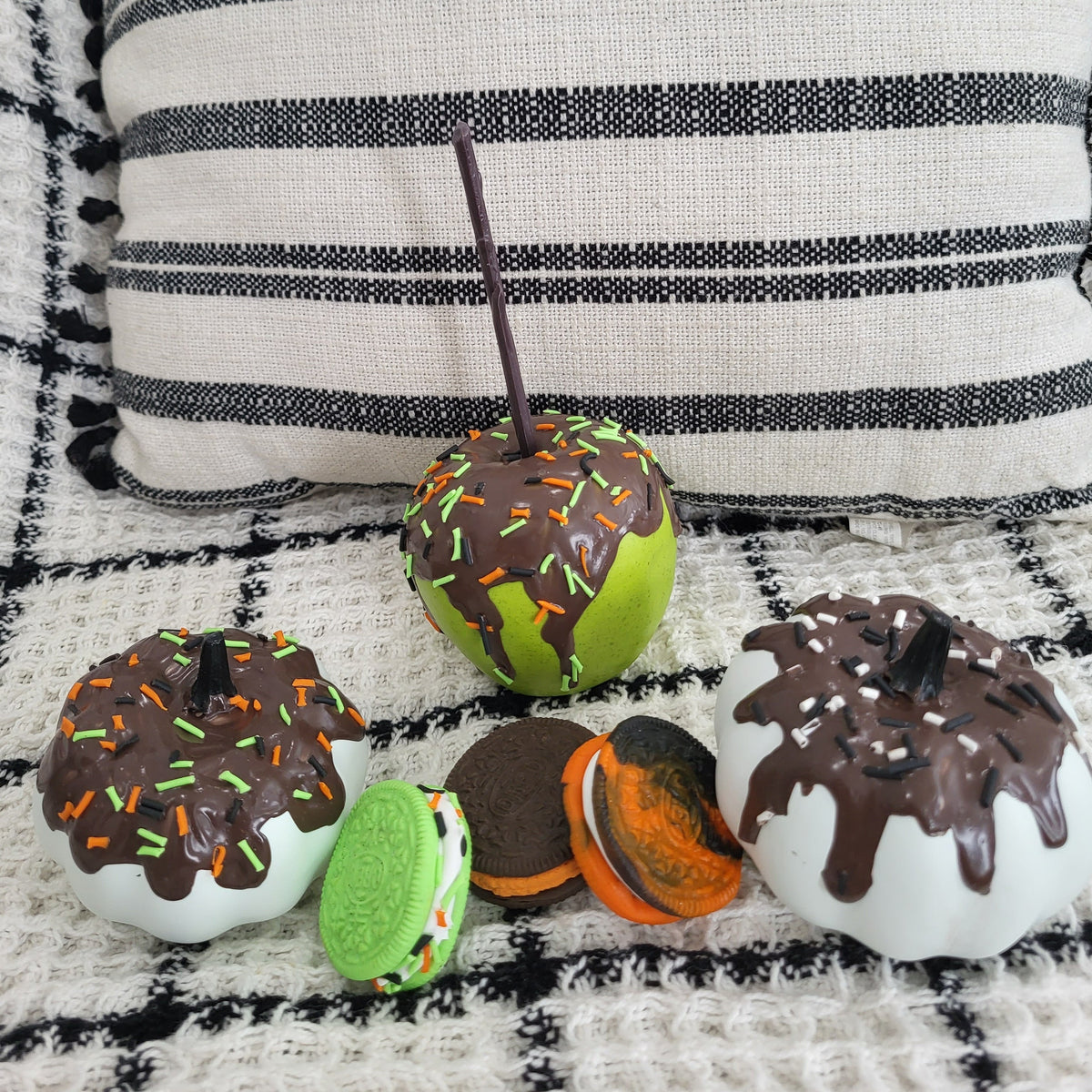 Pip Posh Design Faux Sweet Décor Mini Apple &amp; Pumpkin Donuts Oreo Cookie Bundle Sweet Halloween Collection