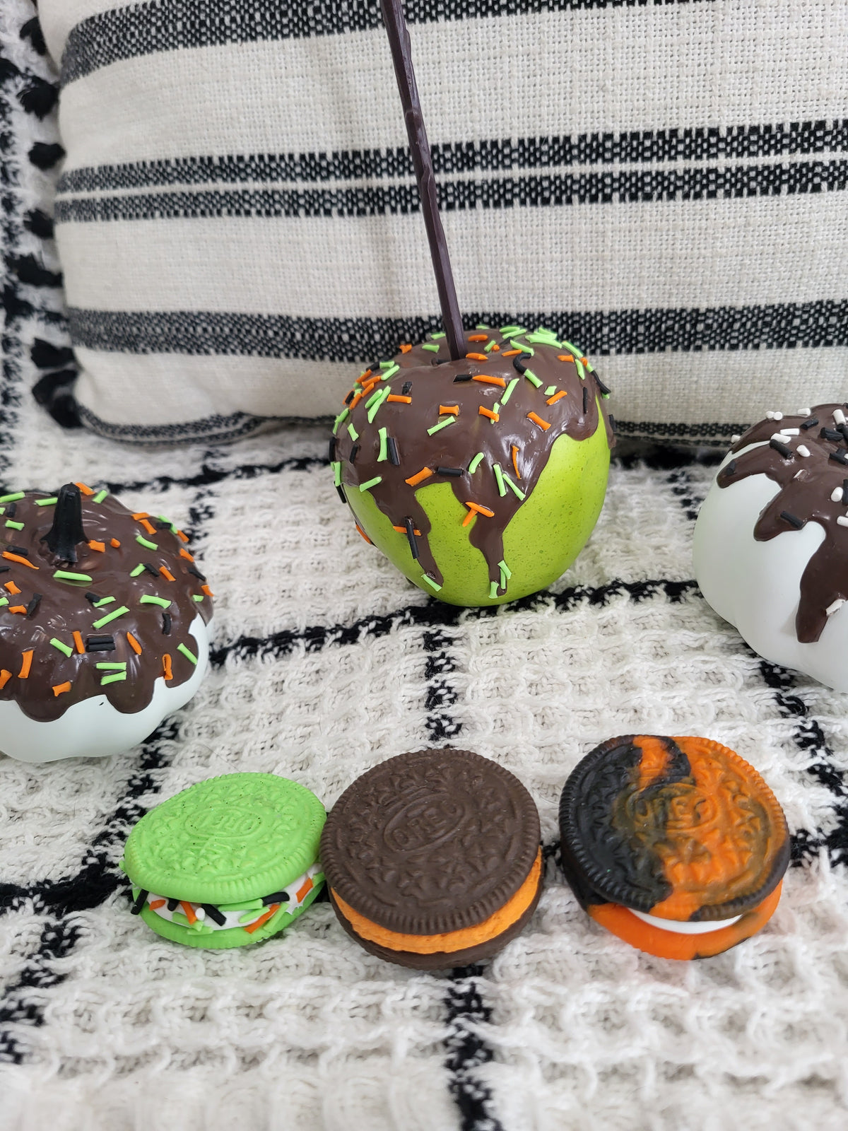 Pip Posh Design Faux Sweet Décor Mini Apple &amp; Pumpkin Donuts Oreo Cookie Bundle Sweet Halloween Collection