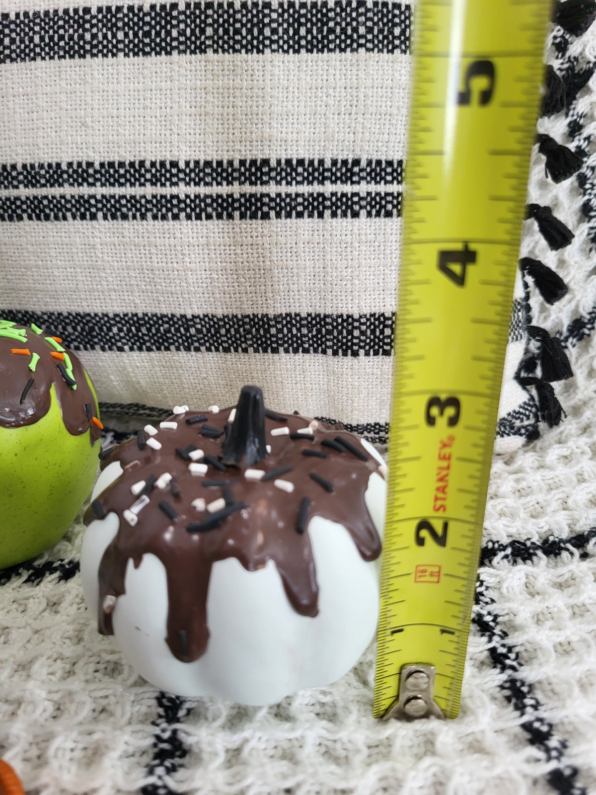 Pip Posh Design Faux Sweet Décor Mini Apple &amp; Pumpkin Donuts Oreo Cookie Bundle Sweet Halloween Collection