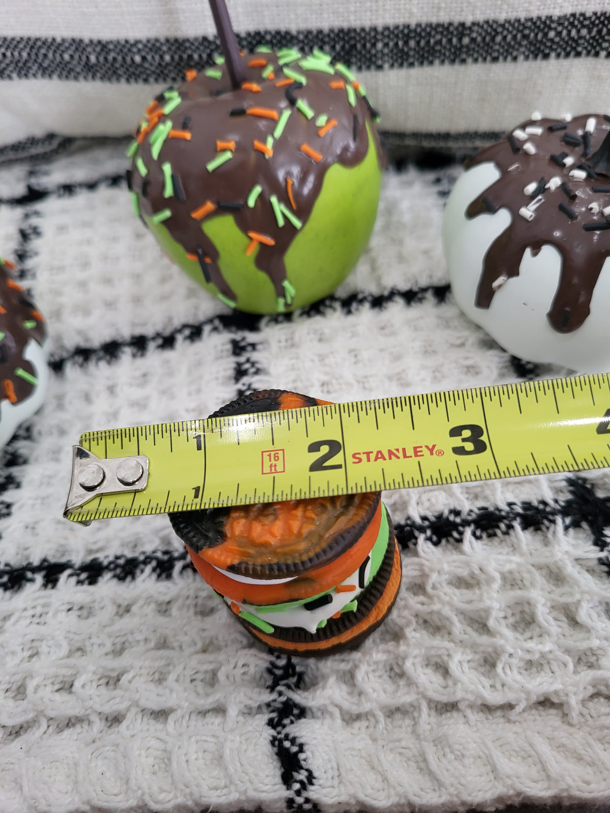 Pip Posh Design Faux Sweet Décor Mini Apple &amp; Pumpkin Donuts Oreo Cookie Bundle Sweet Halloween Collection