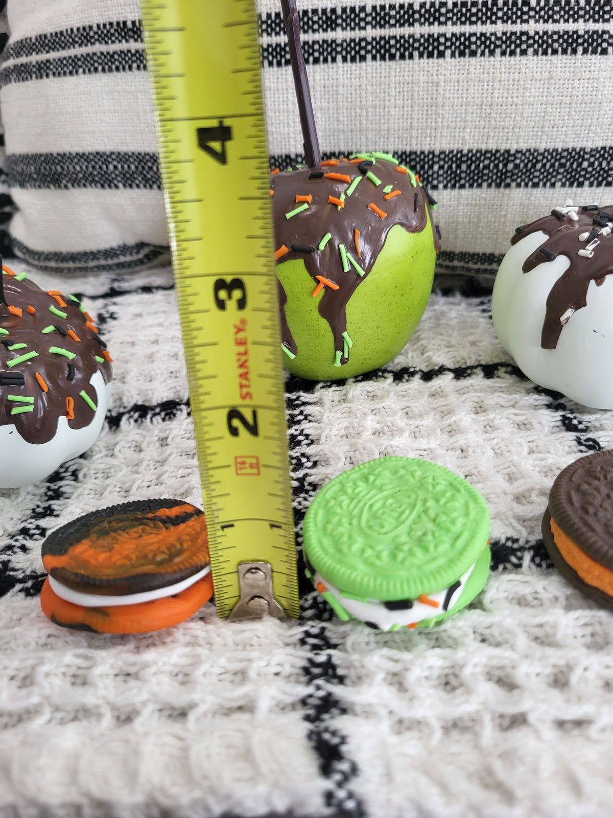 Pip Posh Design Faux Sweet Décor Mini Apple &amp; Pumpkin Donuts Oreo Cookie Bundle Sweet Halloween Collection