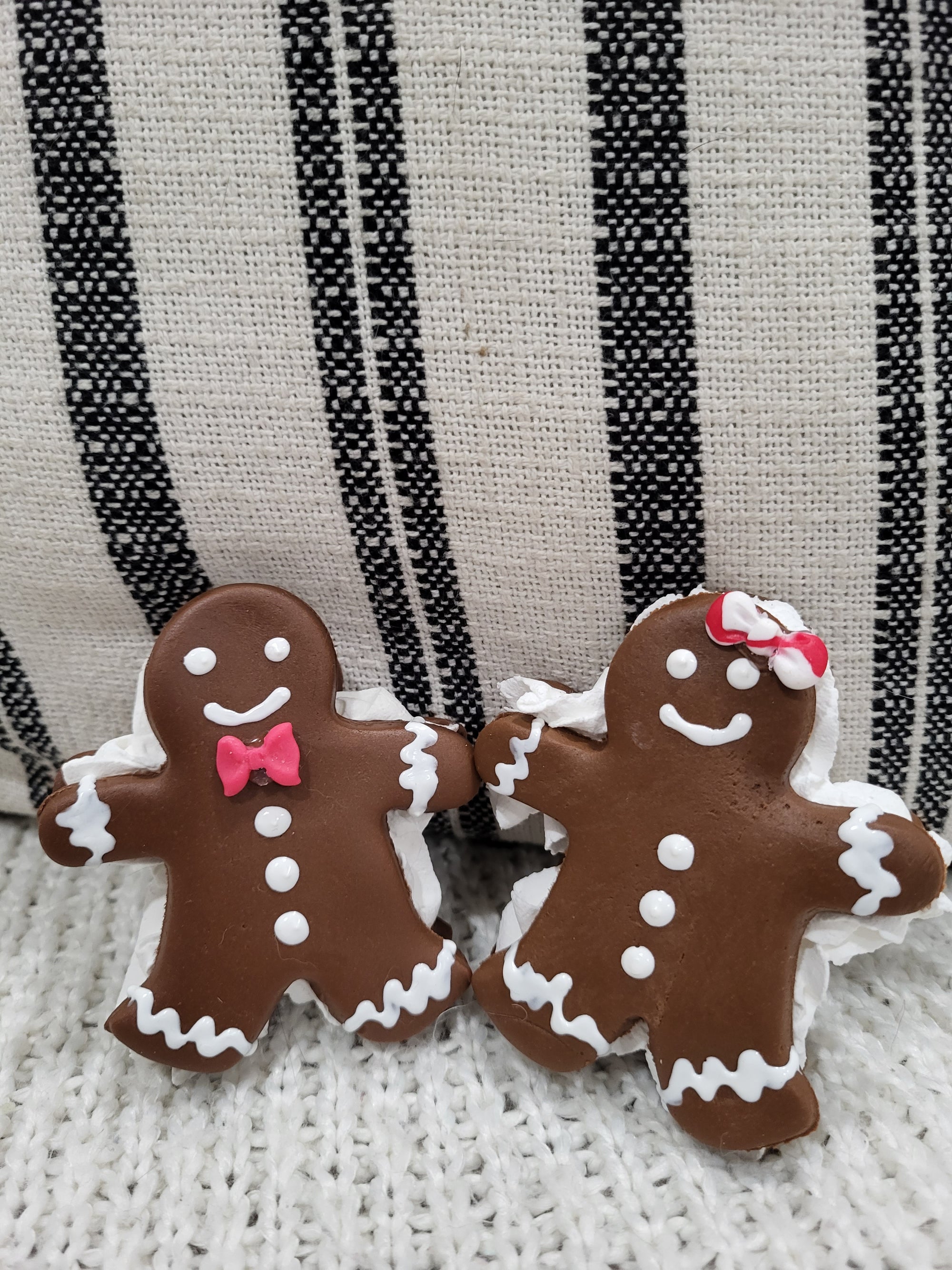 Pip Posh Design Faux Sweet Décor Whipped Gingerbread Cookie Couple Holiday Collection