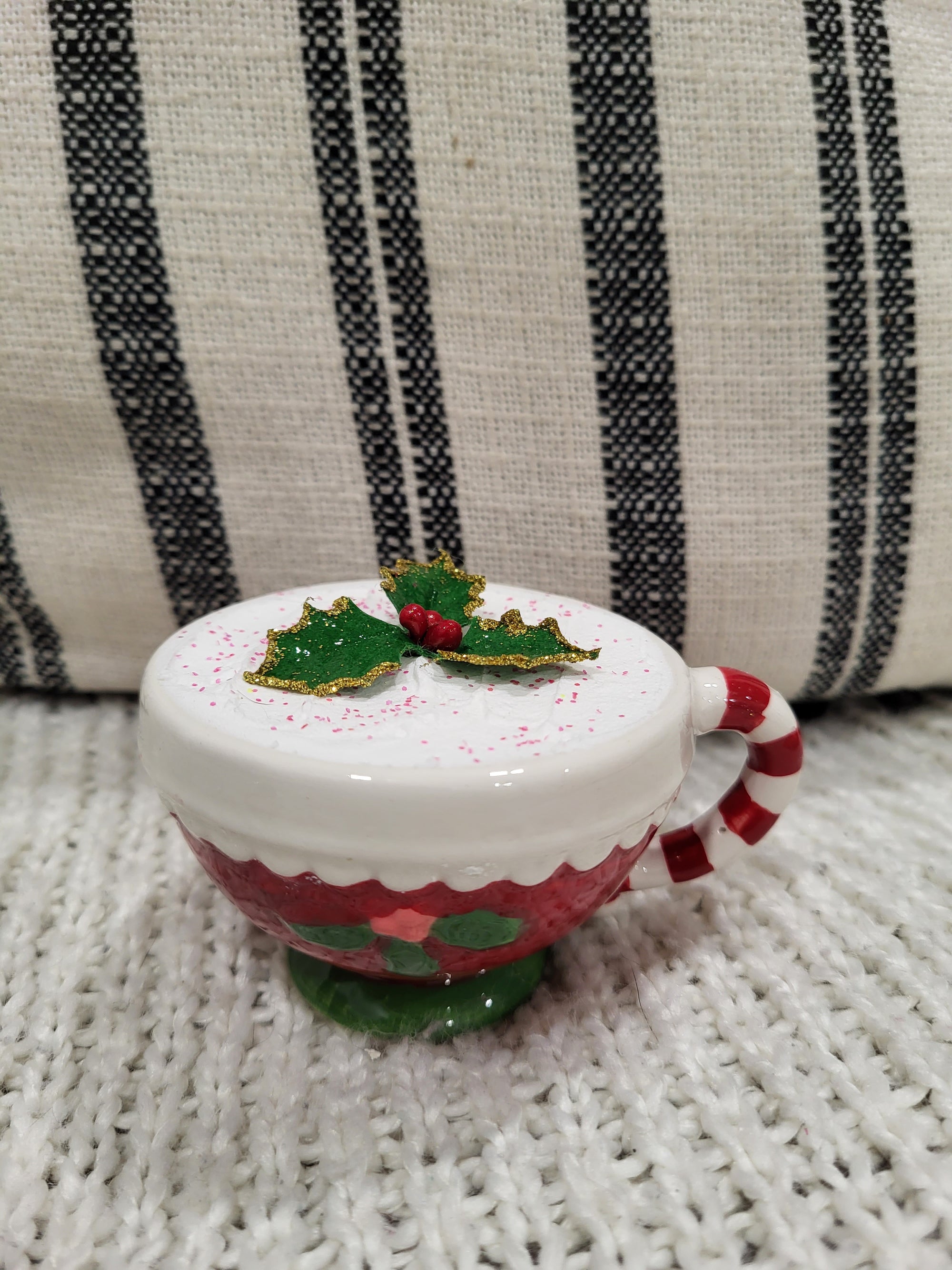 Pip Posh Design Faux Sweet Décor Peppermint Dusted Mini Mistletoe Mug Holiday Collection
