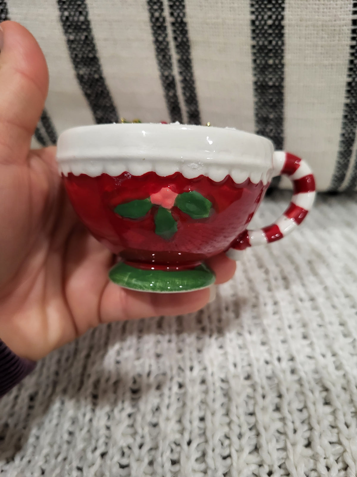 Pip Posh Design Faux Sweet Décor Peppermint Dusted Mini Mistletoe Mug Holiday Collection