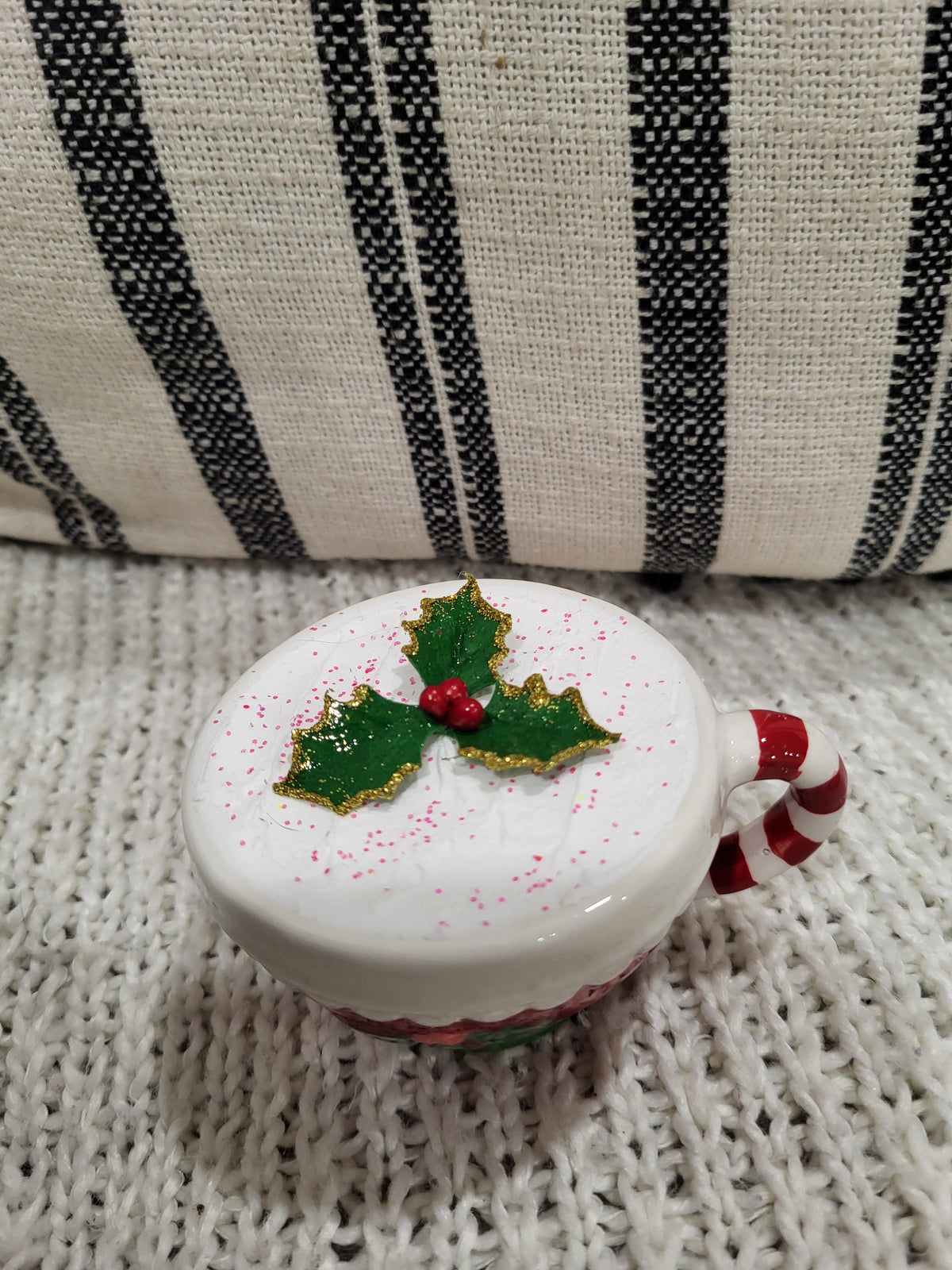 Pip Posh Design Faux Sweet Décor Peppermint Dusted Mini Mistletoe Mug Holiday Collection