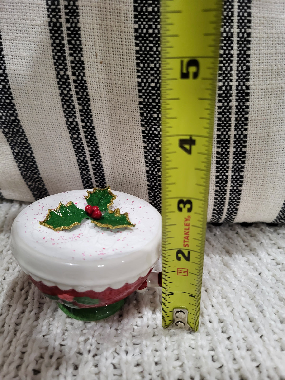 Pip Posh Design Faux Sweet Décor Peppermint Dusted Mini Mistletoe Mug Holiday Collection