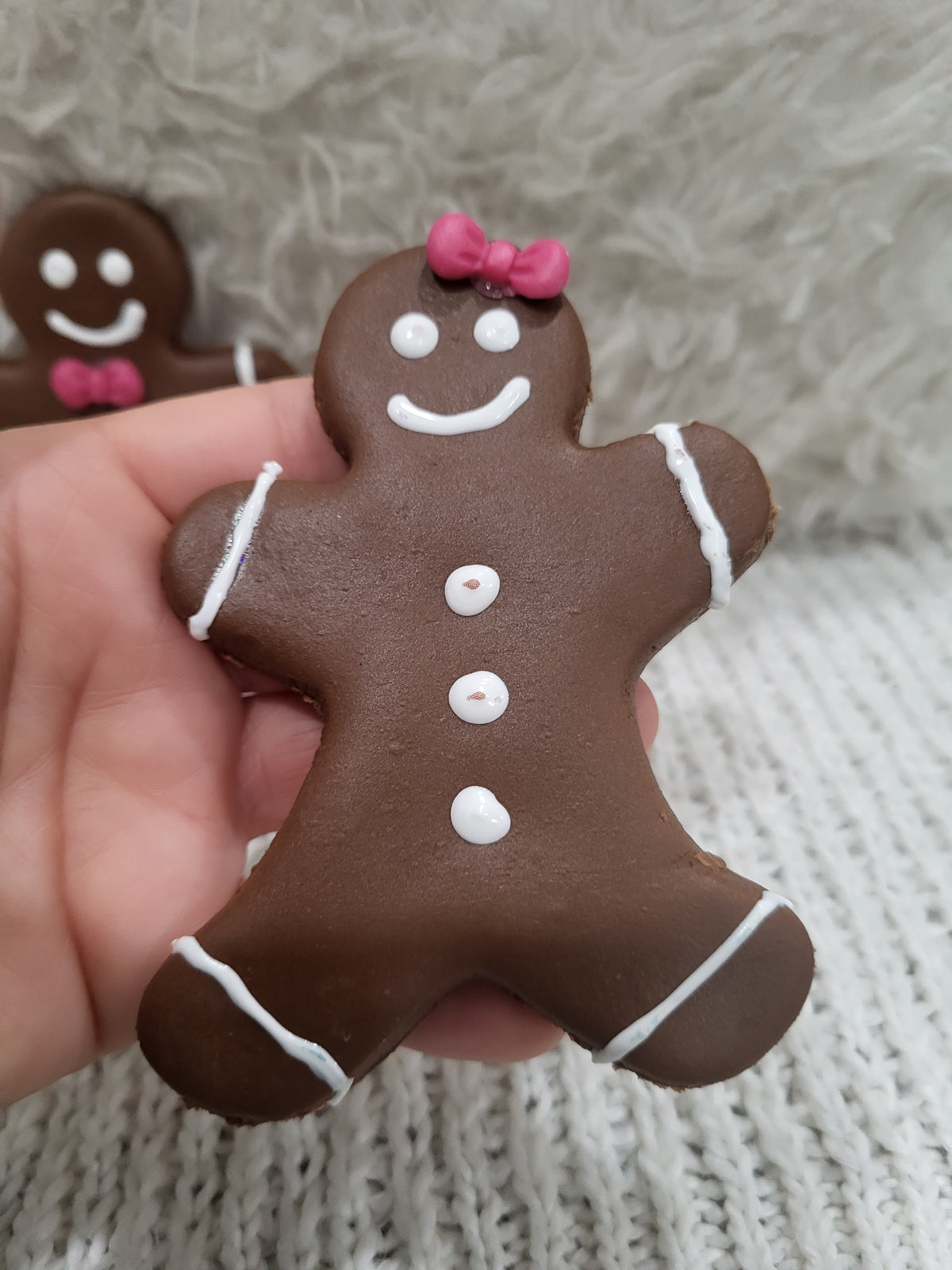 Pip Posh Design Faux Sweet Décor Mr. &amp; Mrs. Gingerbread Man Cookies Red Bows Holiday Collection
