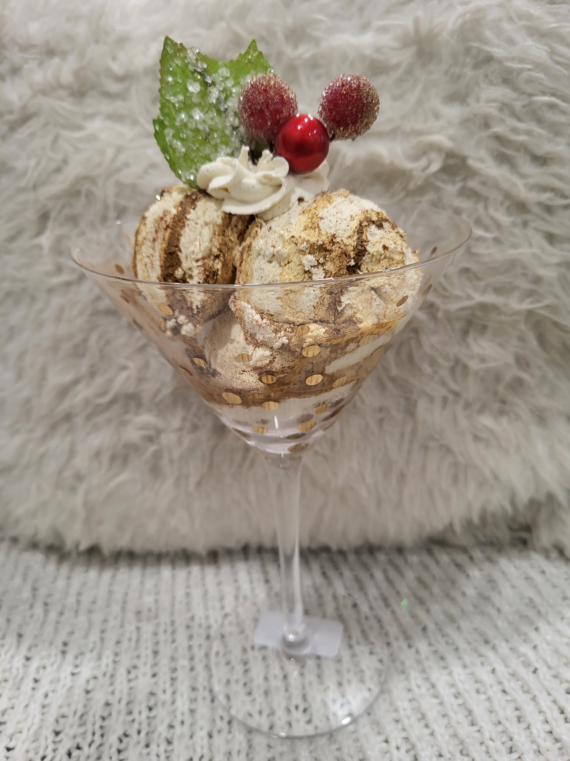 Pip Posh Design Faux Sweet Décor Gold Polka Dot Glass & Vanilla Caramel Ice Cream Mistletoe Dessert Holiday Collection