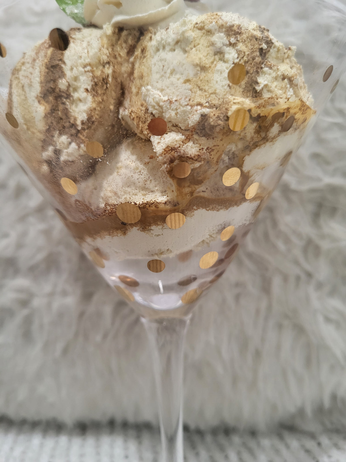 Pip Posh Design Faux Sweet Décor Gold Polka Dot Glass &amp; Vanilla Caramel Ice Cream Mistletoe Dessert Holiday Collection