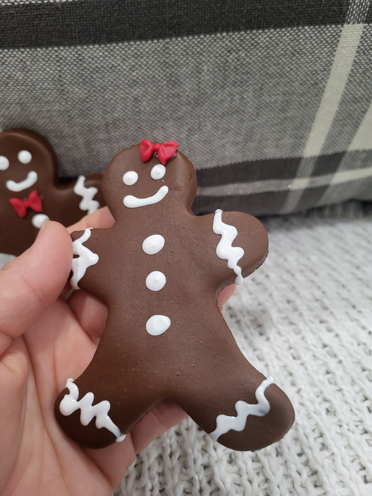 Pip Posh Design Faux Sweet Décor Gingerbread Cookie Red Bow Family Holiday Bakery Collection