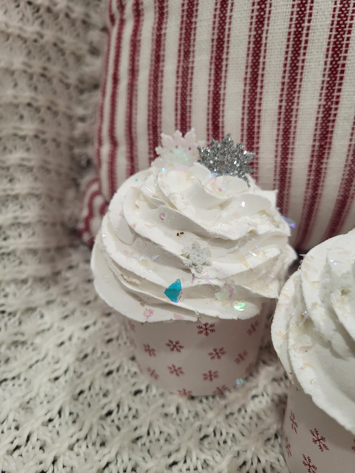 Pip Posh Design Faux Sweet Décor Whipped Snowflake Cupcakes Set Of 4 Holiday Collection