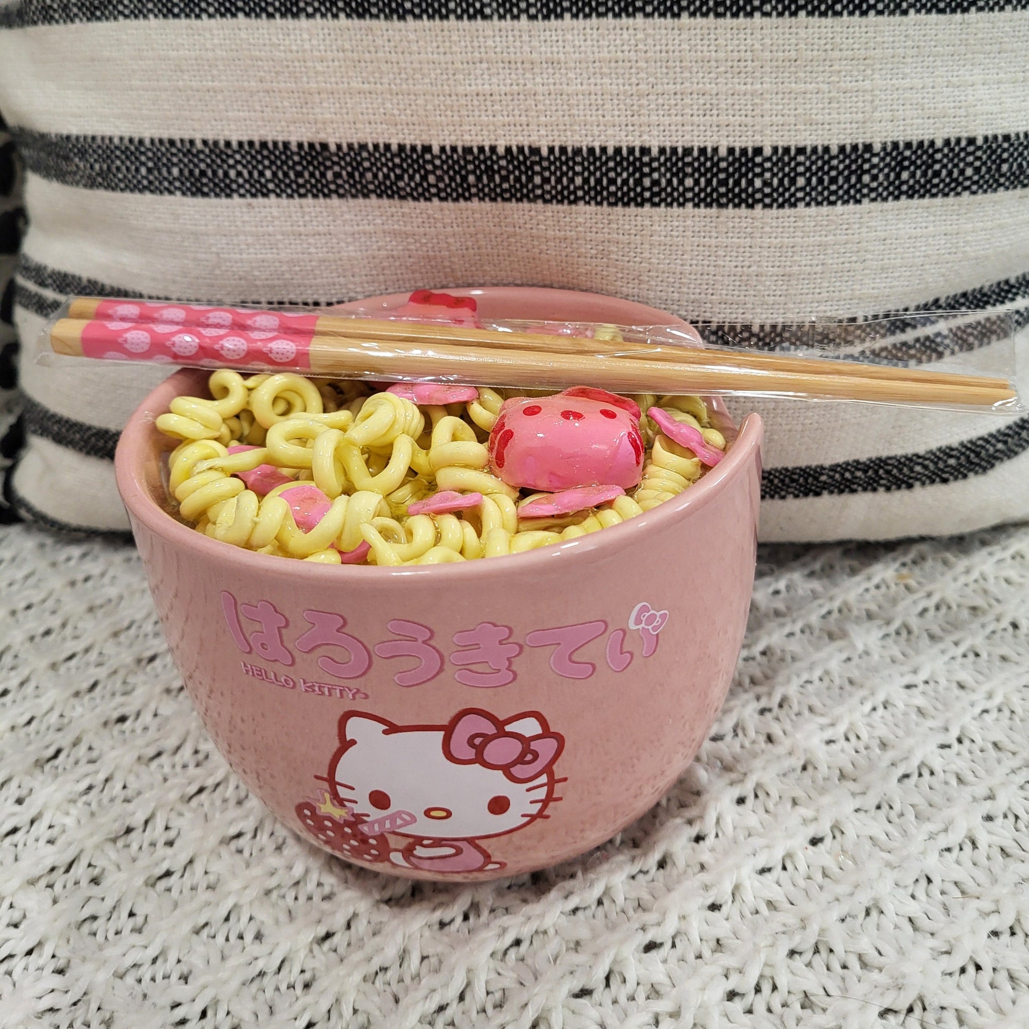 Hello Kitty Pink Ramen Bowl & Pip Posh Noodles Hello Kitty Bows Ramen Collection