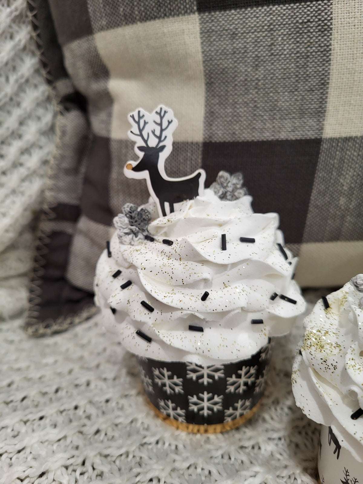 Pip Posh Design Faux Sweet Décor Black &amp; White Reindeer Cupcakes Set Of 4 Holiday Collection