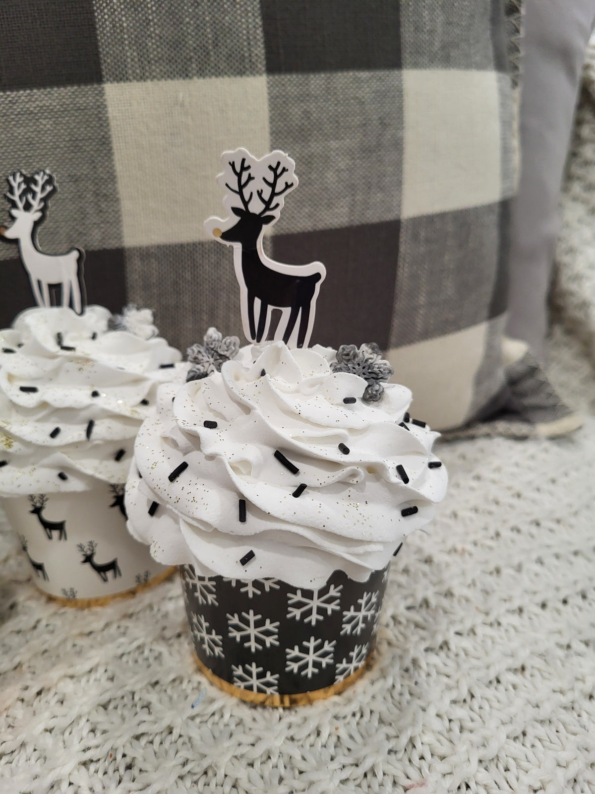 Pip Posh Design Faux Sweet Décor Black &amp; White Reindeer Cupcakes Set Of 4 Holiday Collection