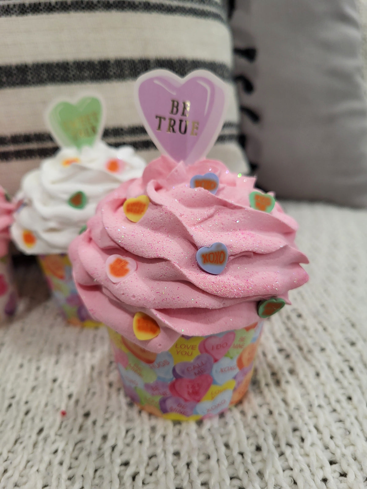 Pip Posh Design Faux Sweet Décor Whipped Candy Hearts Cupcake Assortment Set Of 4