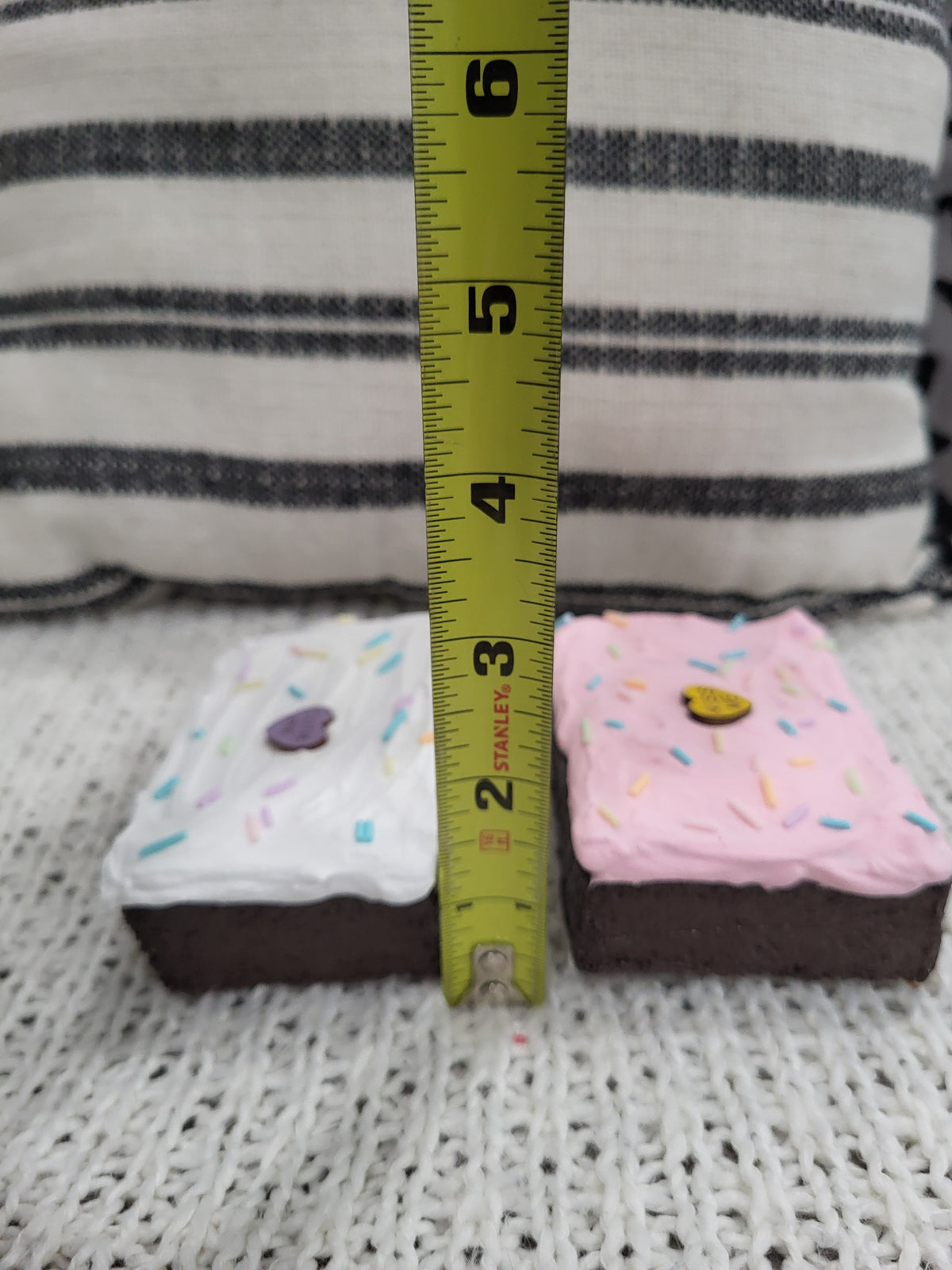 Pip Posh Design Faux Sweet Décor Cutie Pie, Kiss Me Candy Heart White &amp; Pink Frosted Brownies Bakery Collection