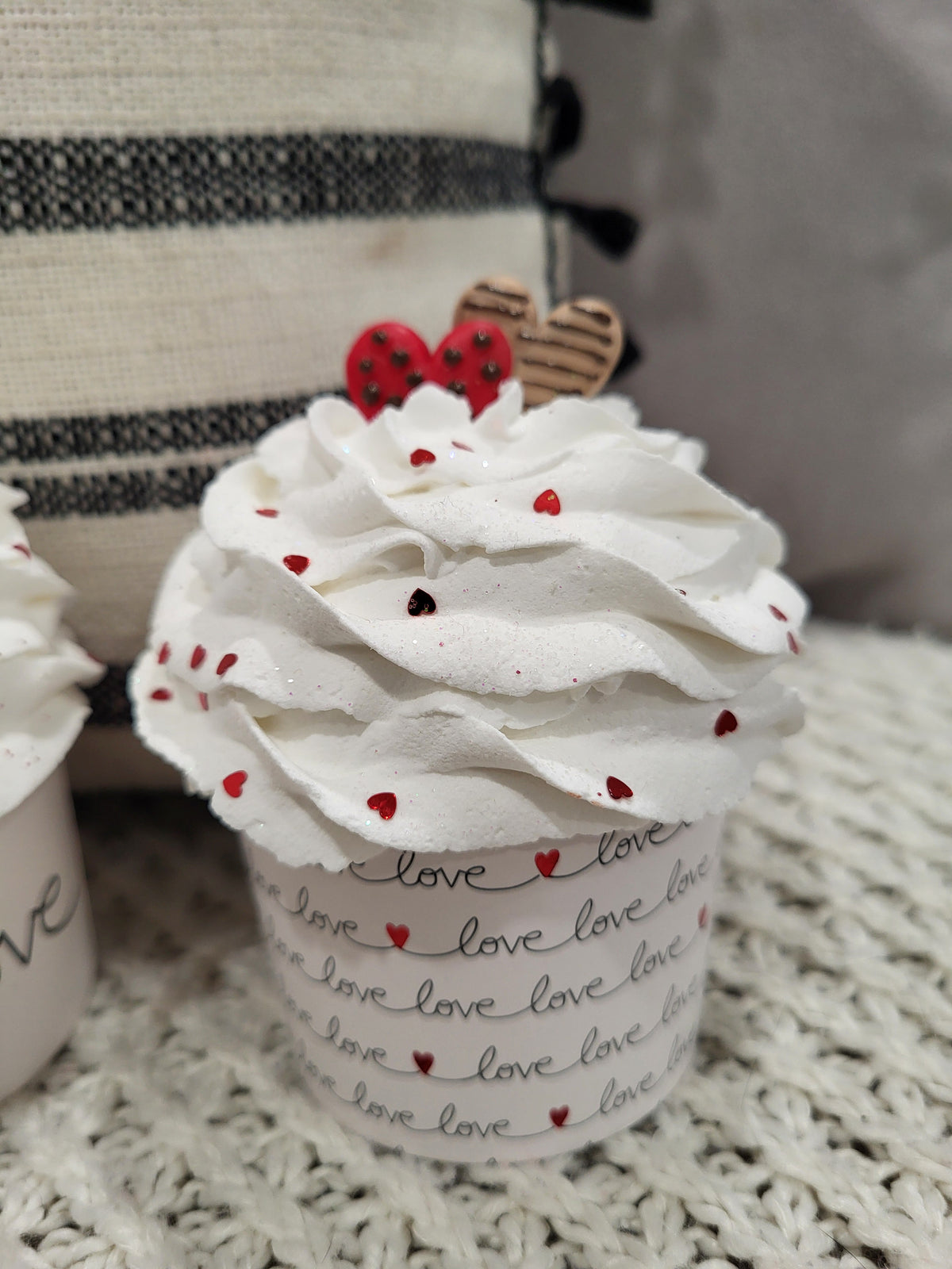 Pip Posh Design Faux Sweet Décor &quot;Love&quot; White Whipped Heart Cupcake Assortment Set Of 4 Bakery Collection