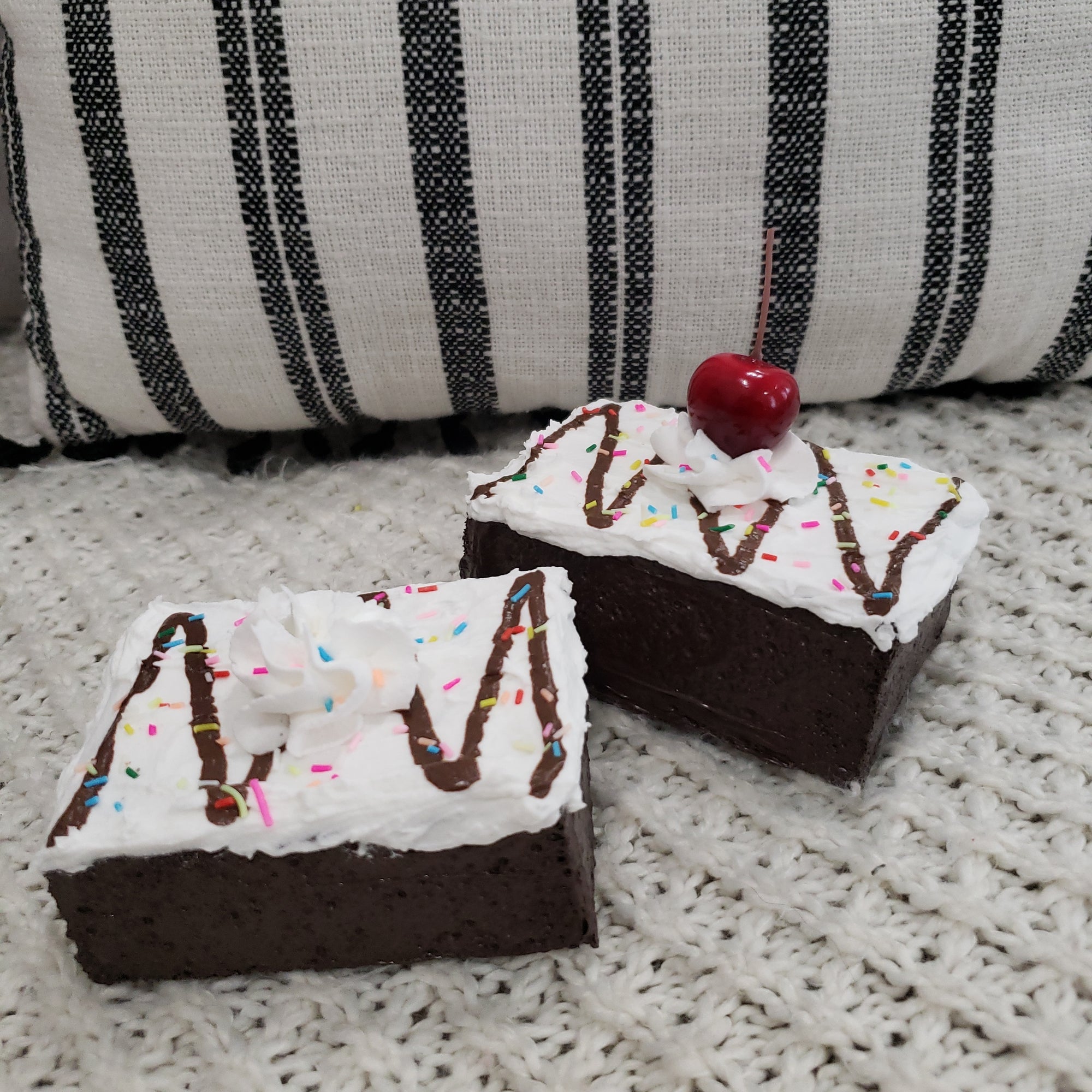 Pip Posh Design Faux Sweet Décor Vanilla Frosted Confetti Faux Brownies Set of 2