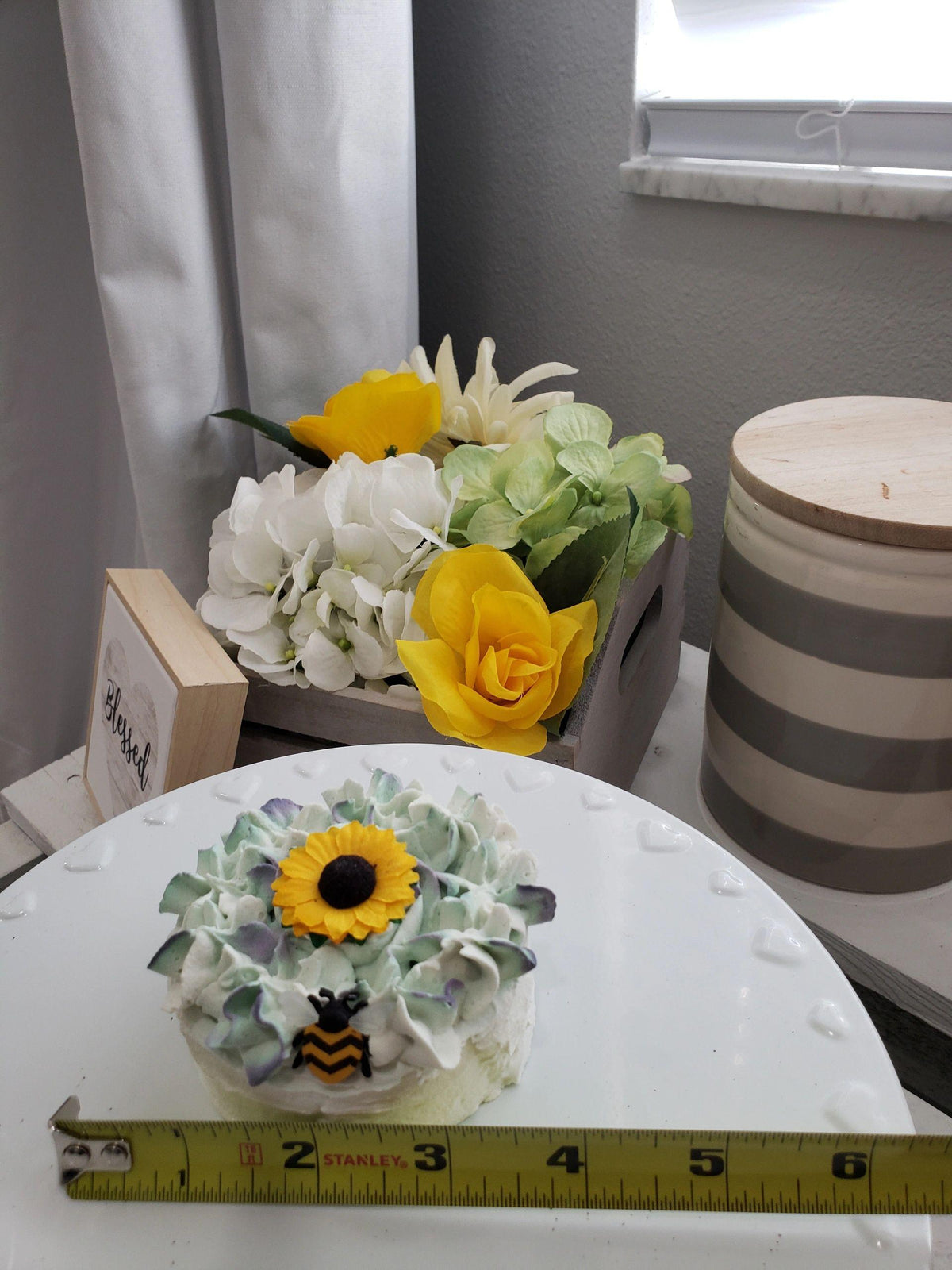 Pip Posh Design Faux Sweet Décor Mini Sunflower Bee Cake