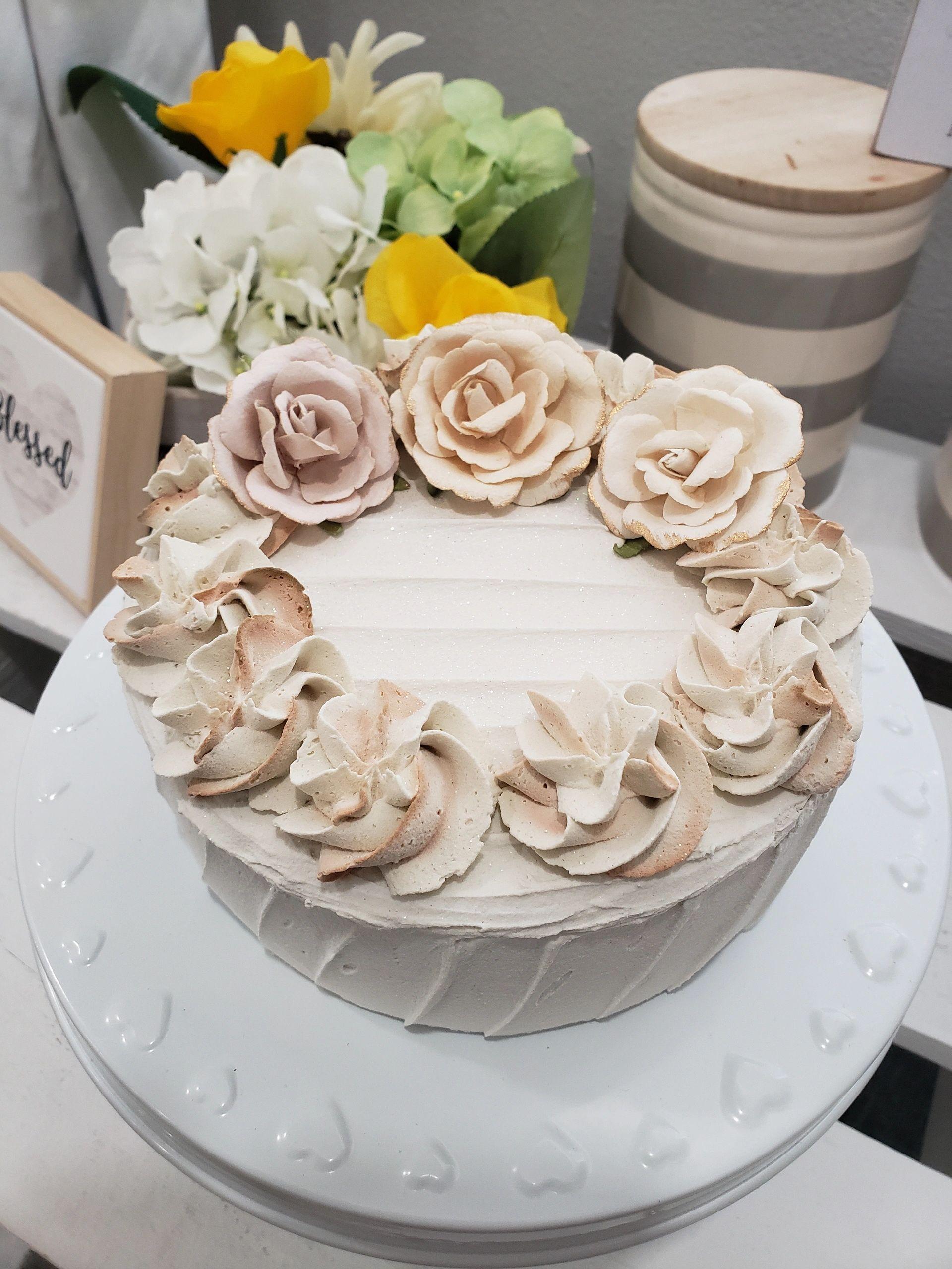 Pip Posh Design Faux Sweet Décor Ivory Vanilla Rose Cake