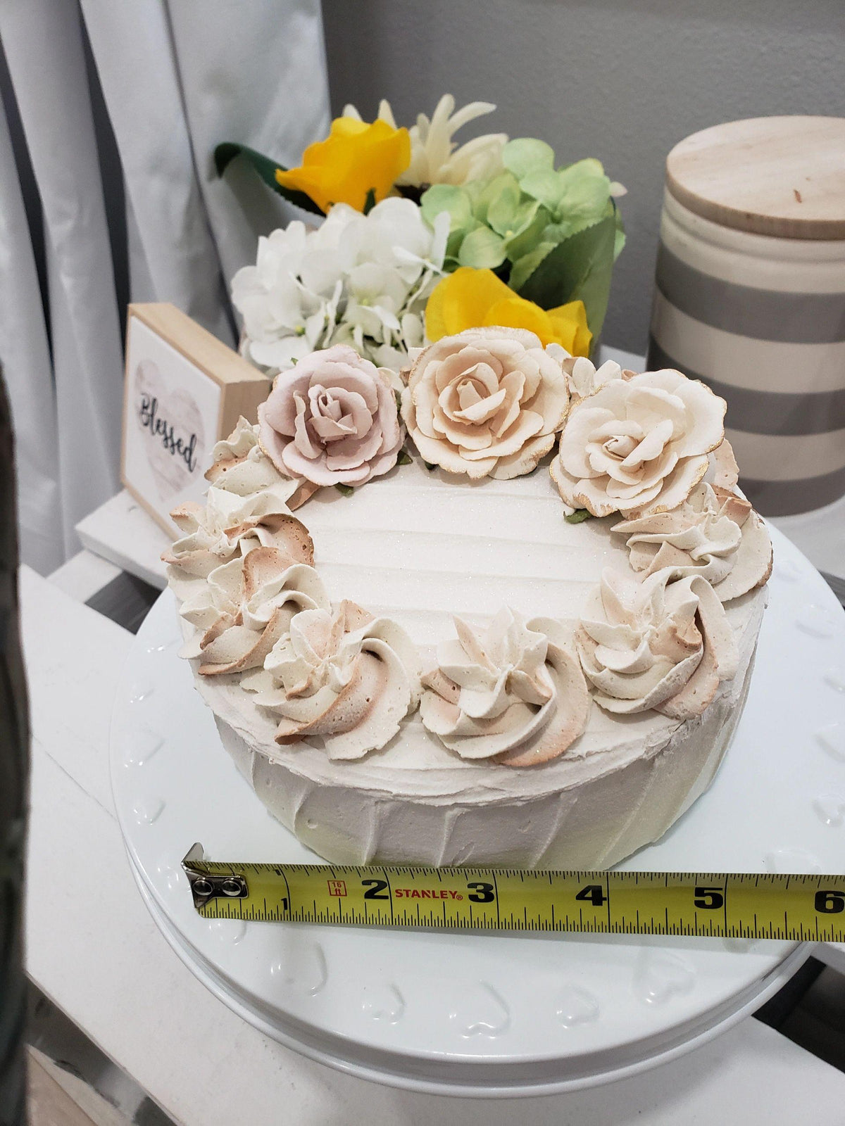 Pip Posh Design Faux Sweet Décor Ivory Vanilla Rose Cake