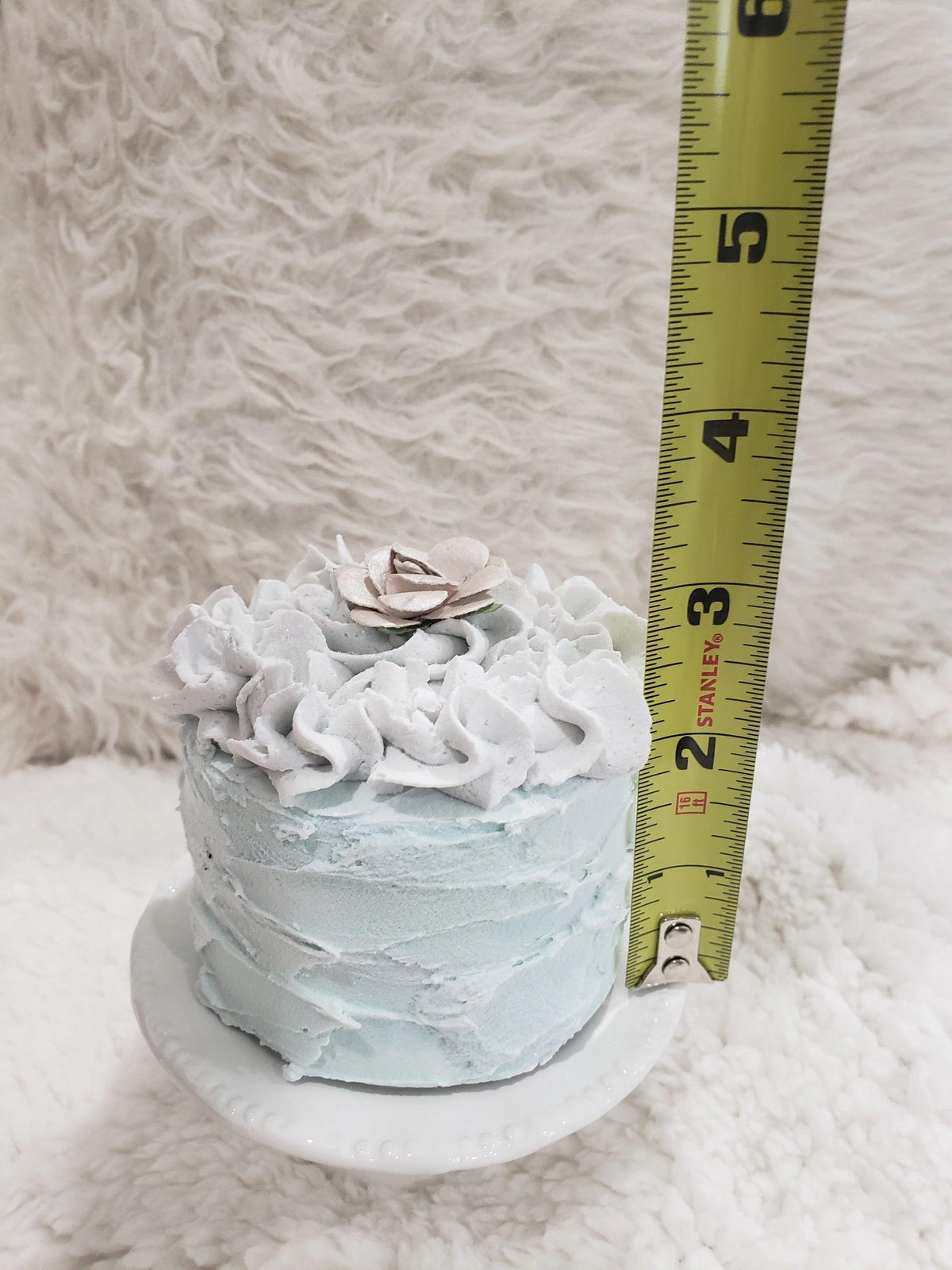 Pip Posh Design Faux Sweet Décor Snowy Winter Ice Mini Cake