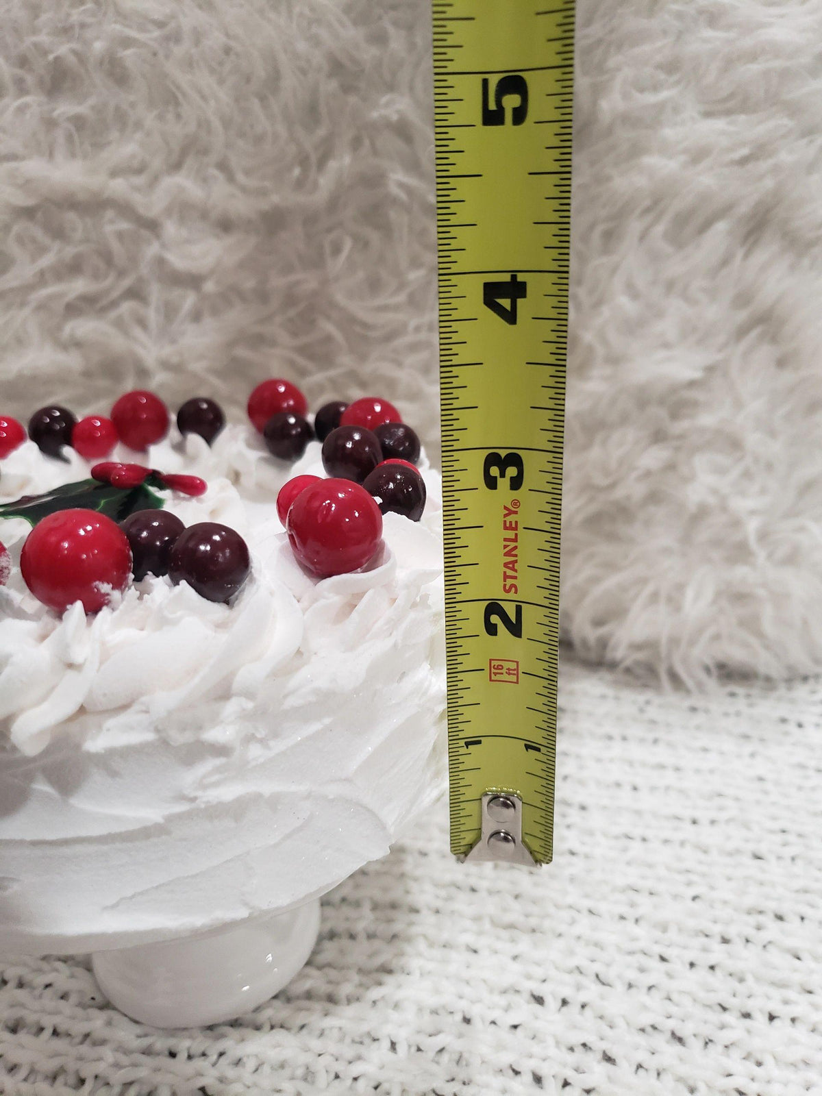 Pip Posh Design Faux Sweet Décor Mistletoe Berry Holiday Cake Collection