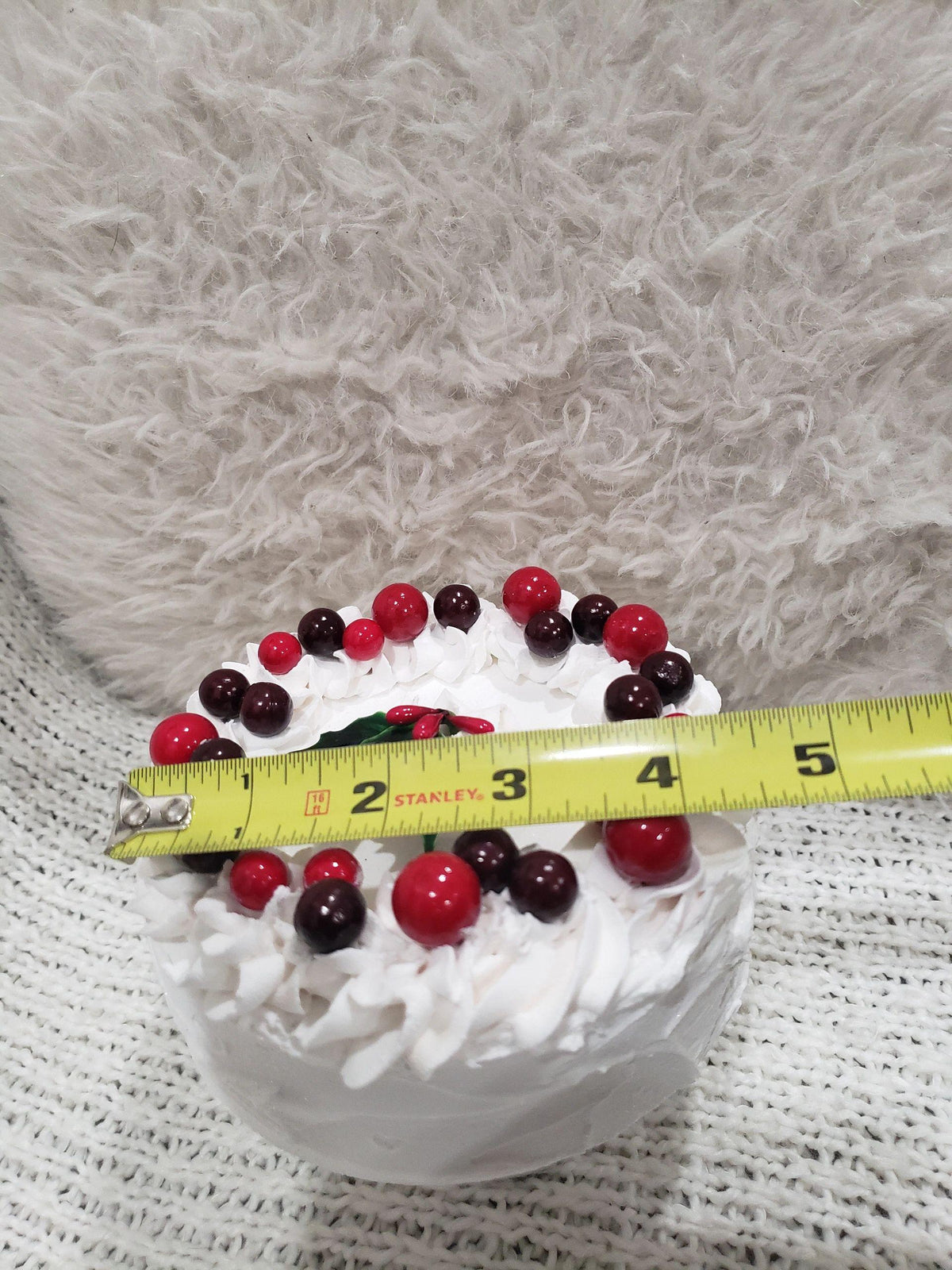 Pip Posh Design Faux Sweet Décor Mistletoe Berry Holiday Cake Collection