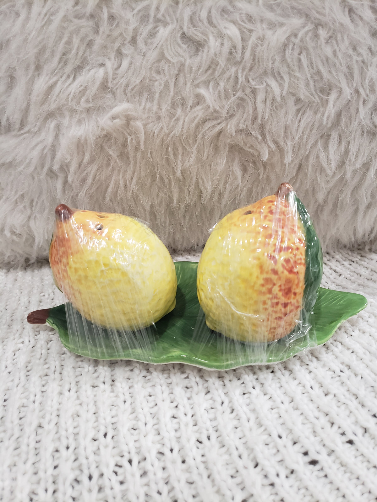 Farm House Style Lemon Salt &amp; Pepper Shakers Set With Leaf Rest