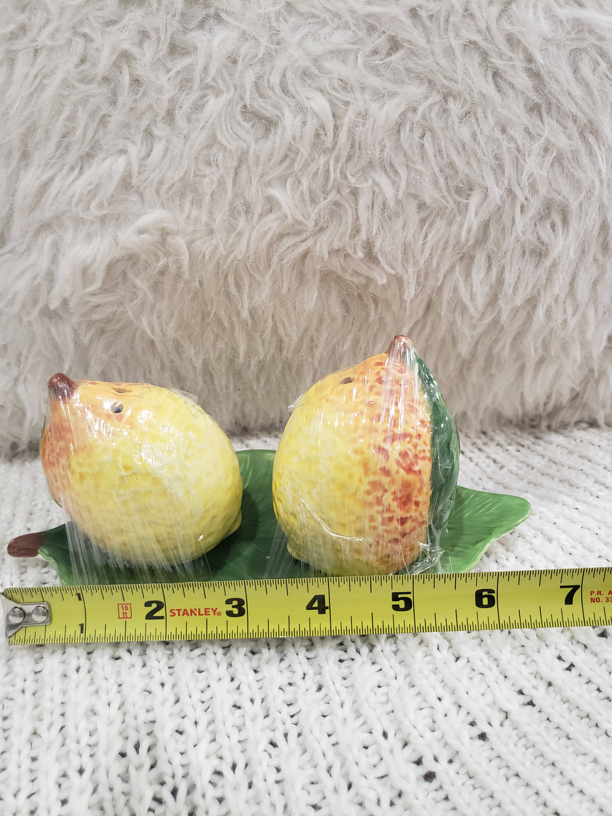 Farm House Style Lemon Salt &amp; Pepper Shakers Set With Leaf Rest